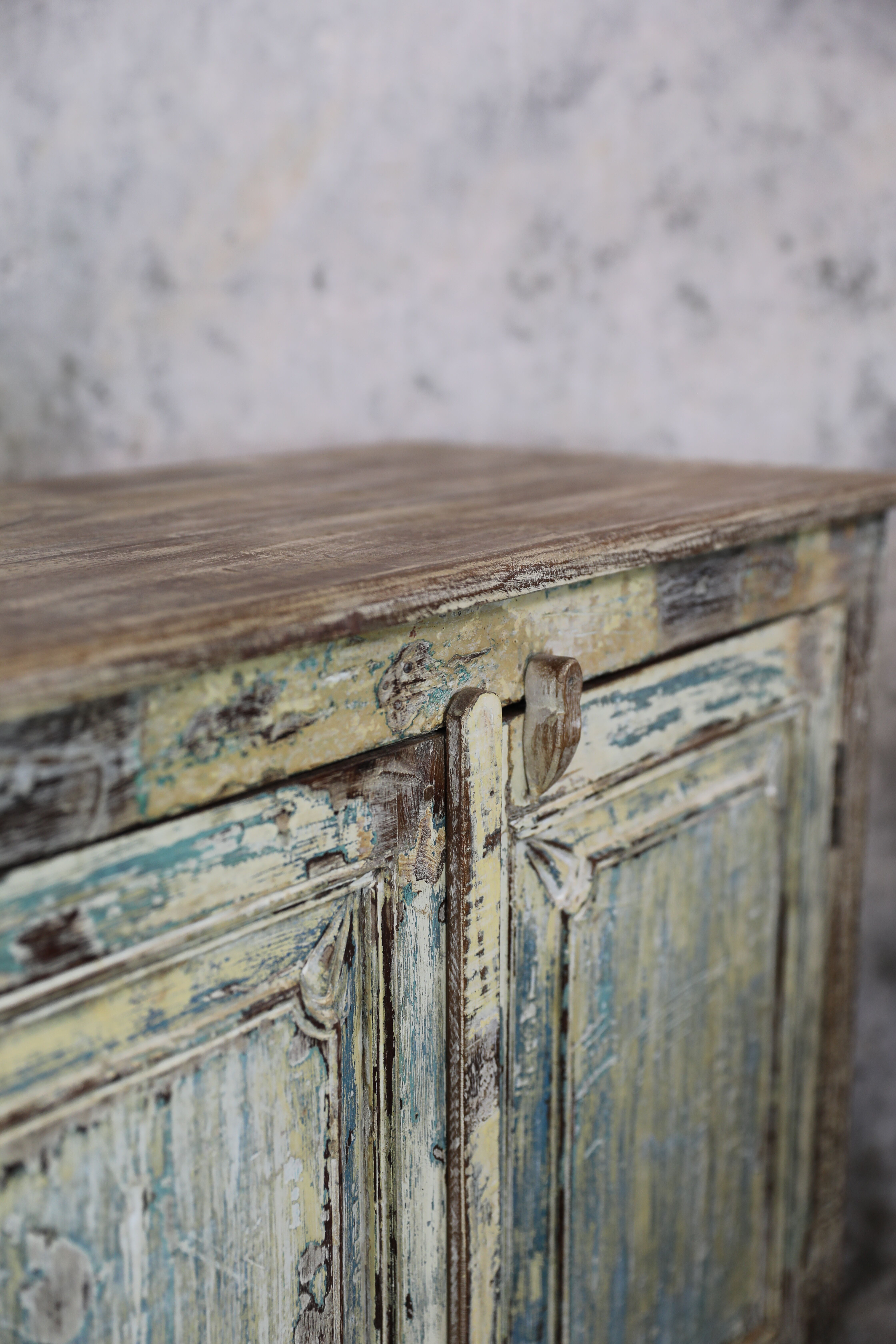 Low cabinet two doors in mango tree, patinated effect