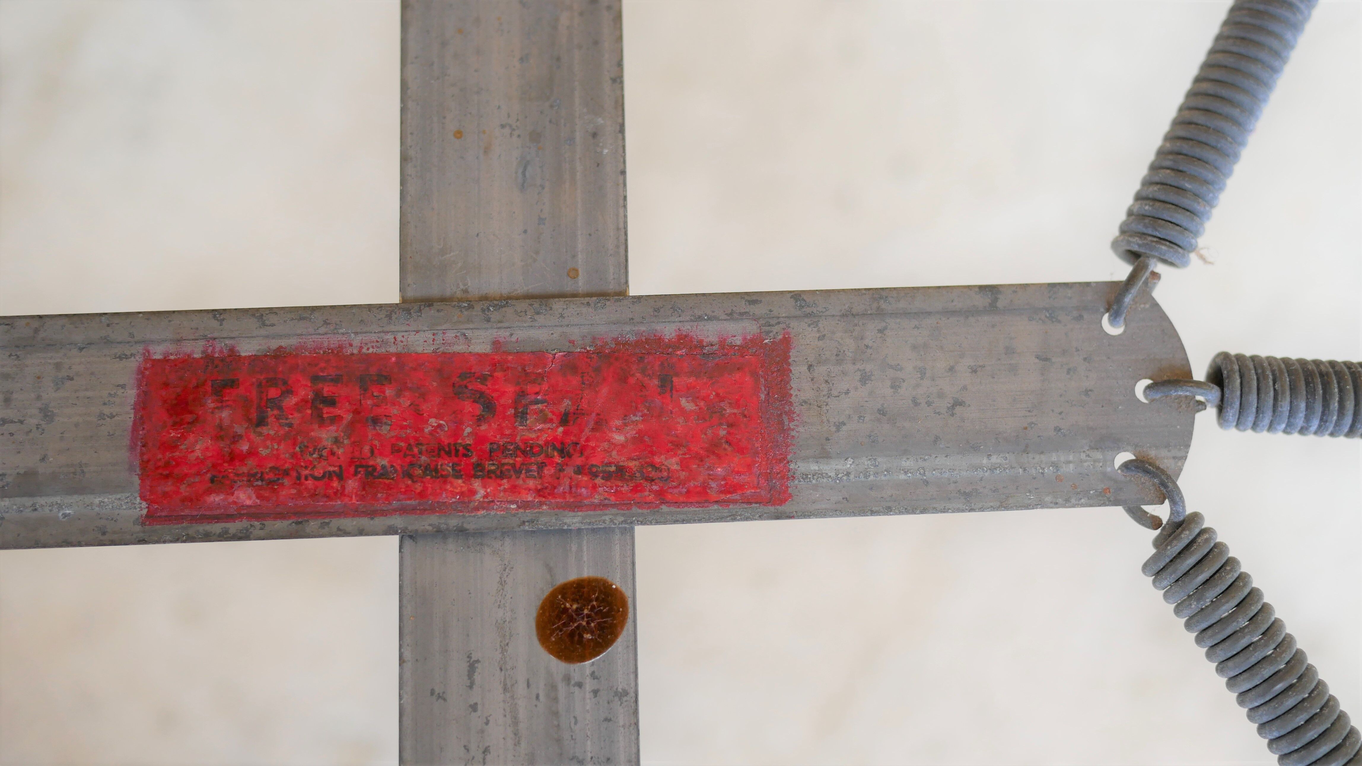 "FS 141" chair by Free-Span editions