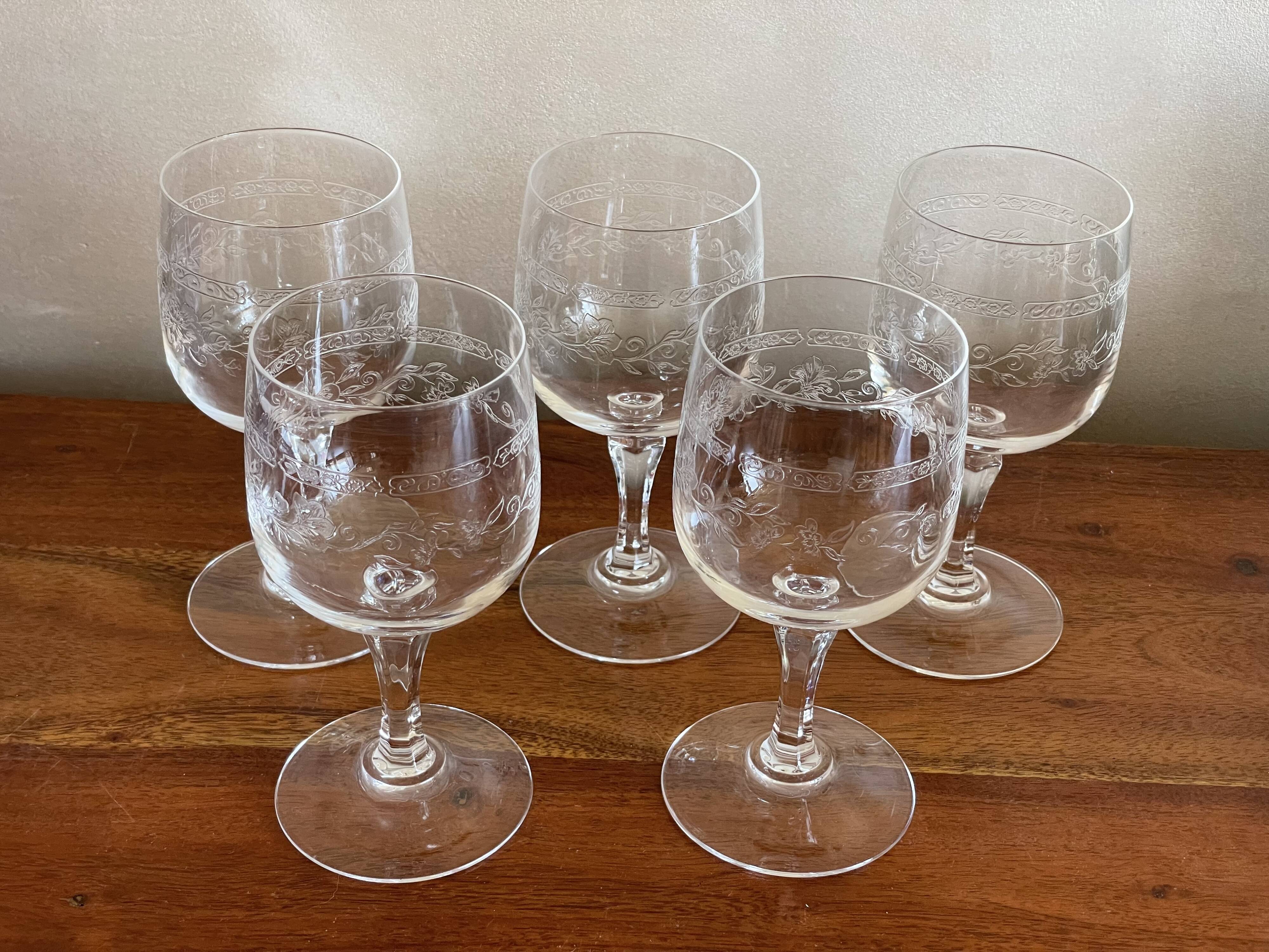 5 glasses with crystal legs decoration flowers
