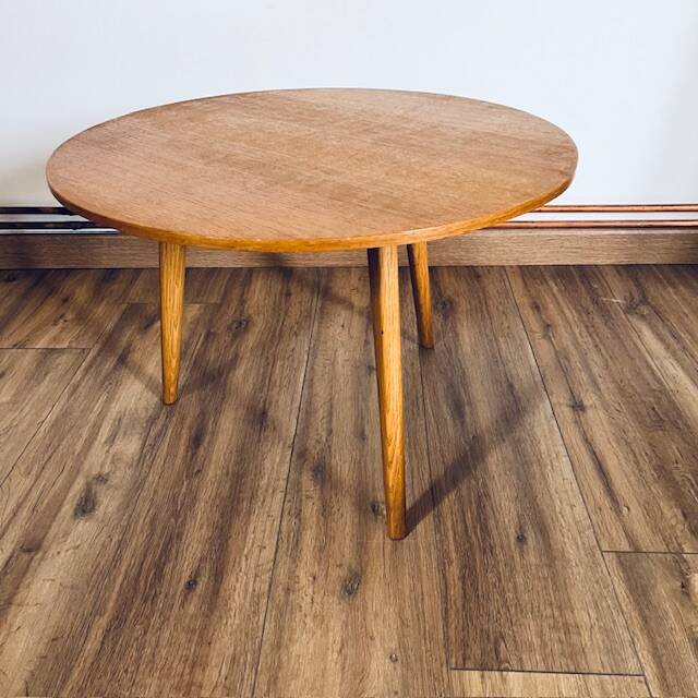 Round coffee table