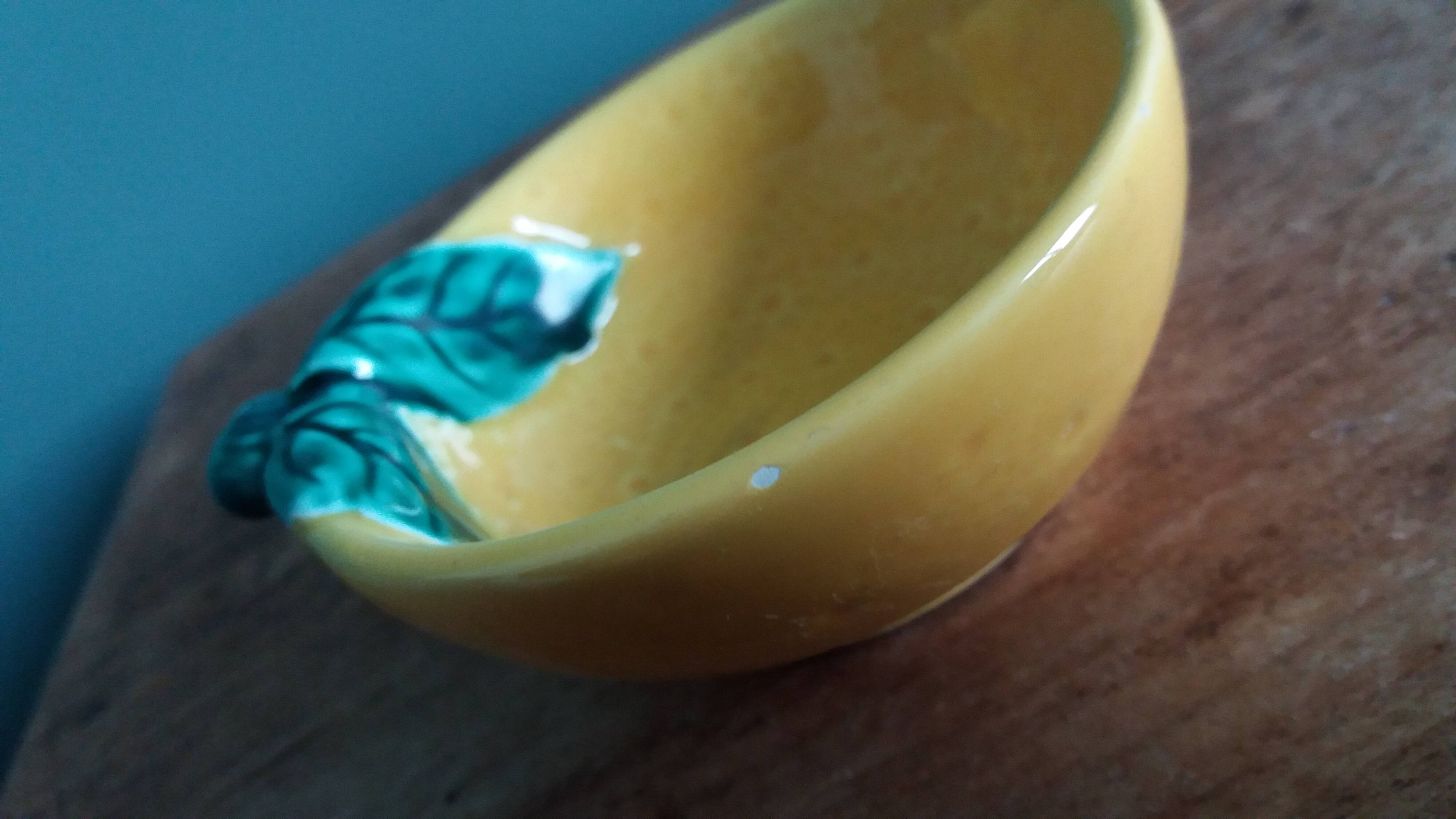 Lemon bowl in slipware
