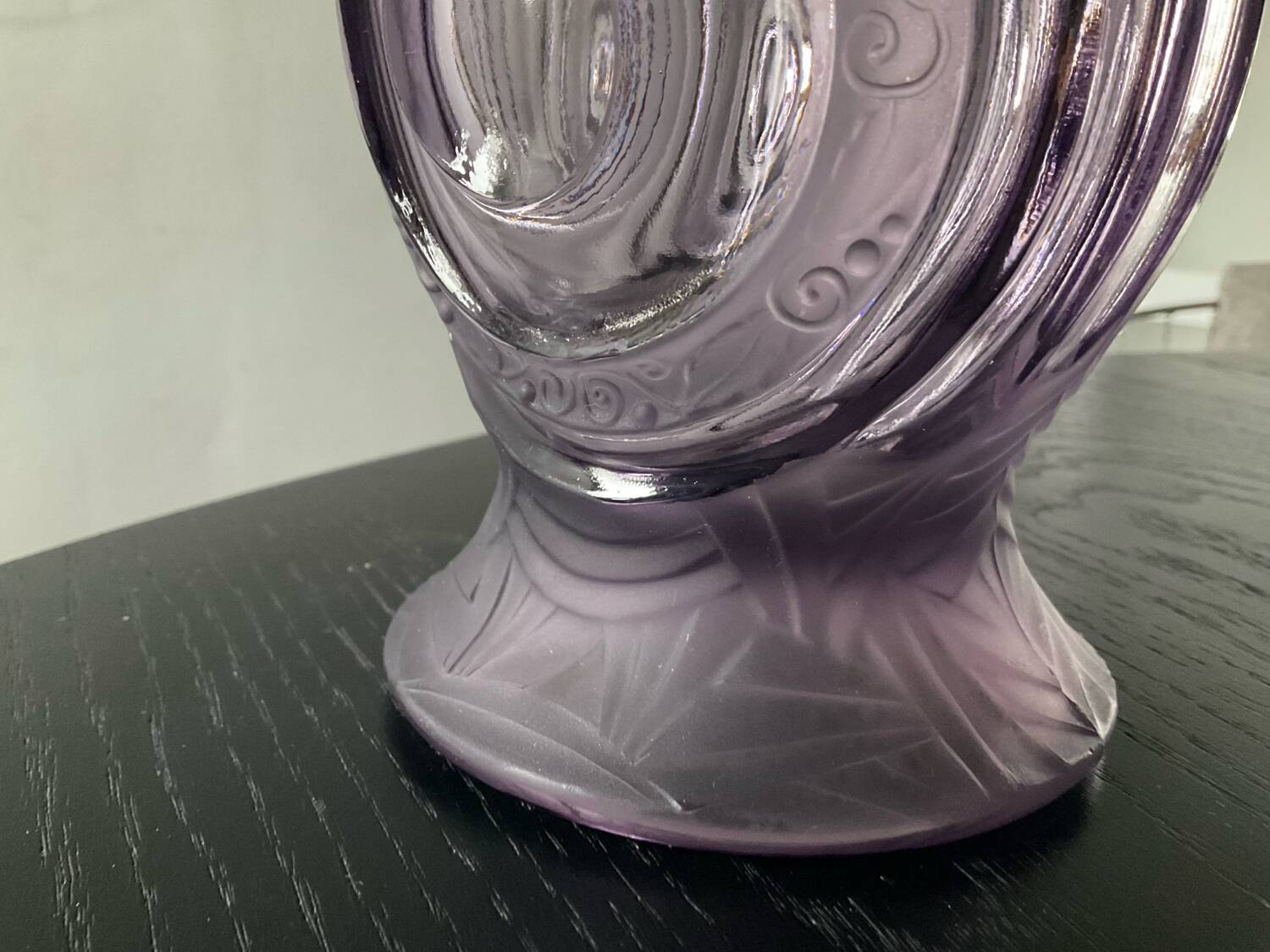 Art Deco vase Brockwitz-Germany in violet glass, signed.