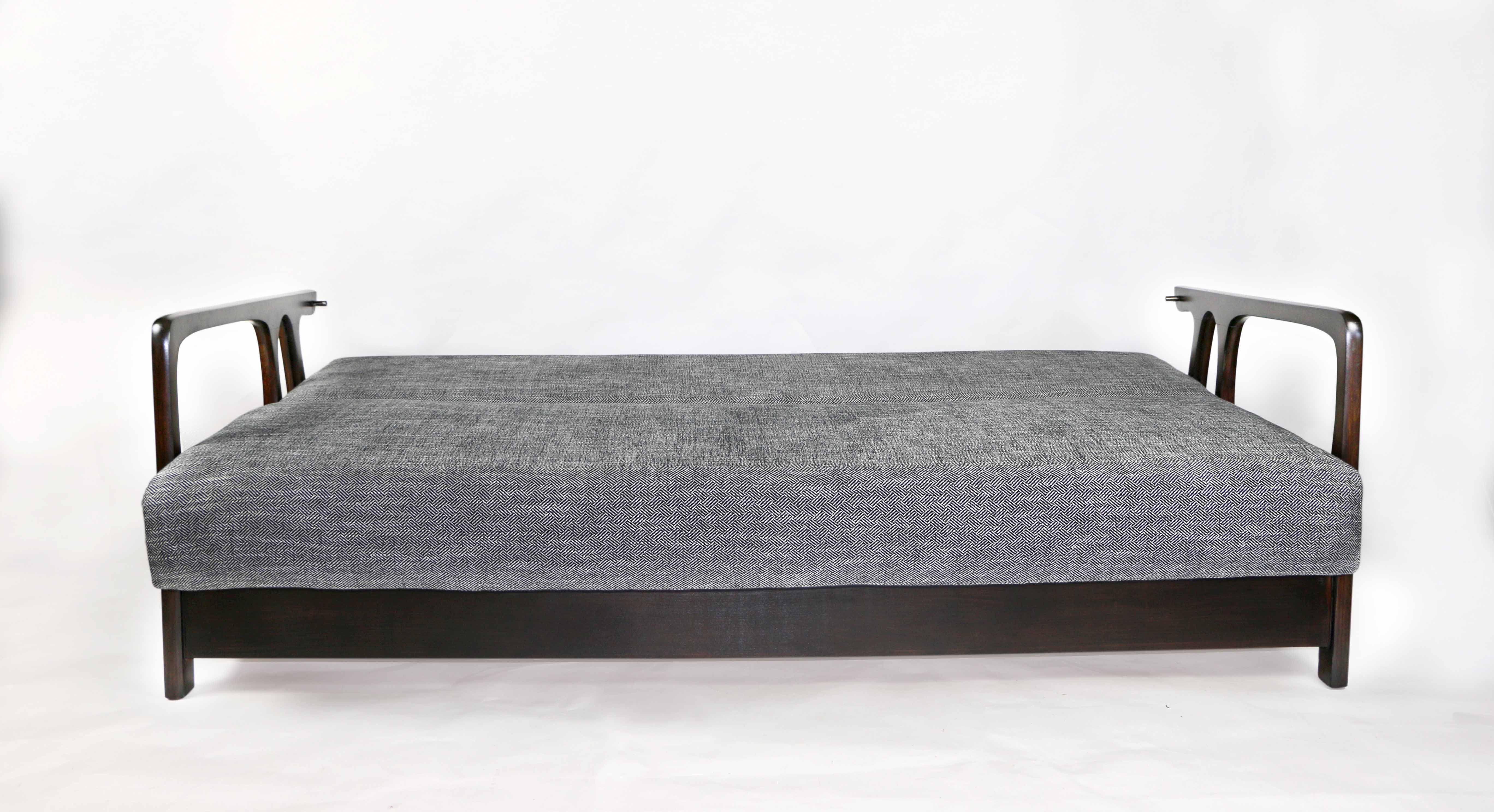 Triple vintage sofa with two chairs from the 70's