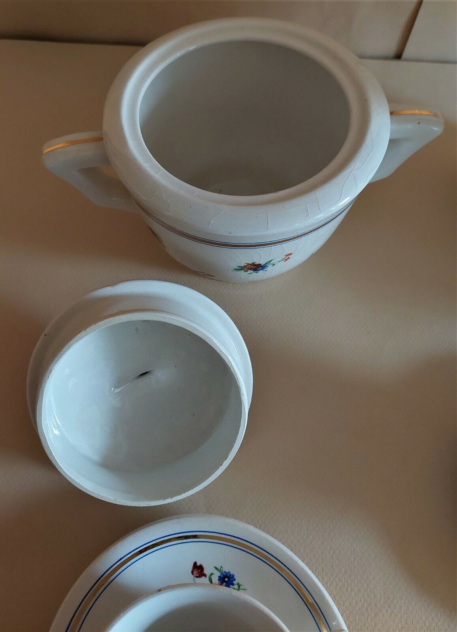 Service à café en faïence de Saint Amand décor Touraine huit tasses