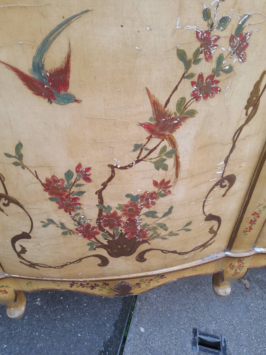 Venetian style lacquered 3-door sideboard