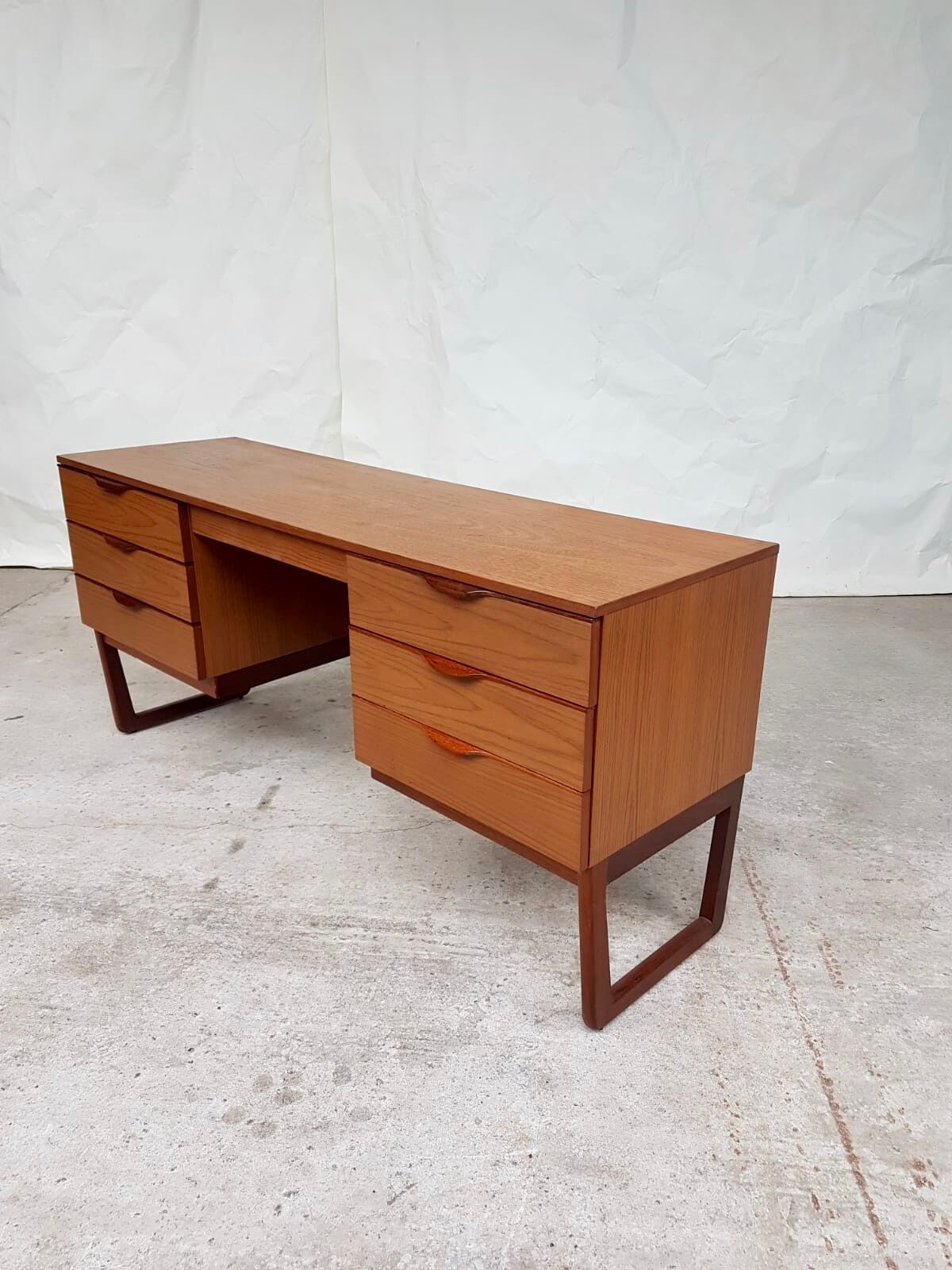 Bureau du milieu du siècle