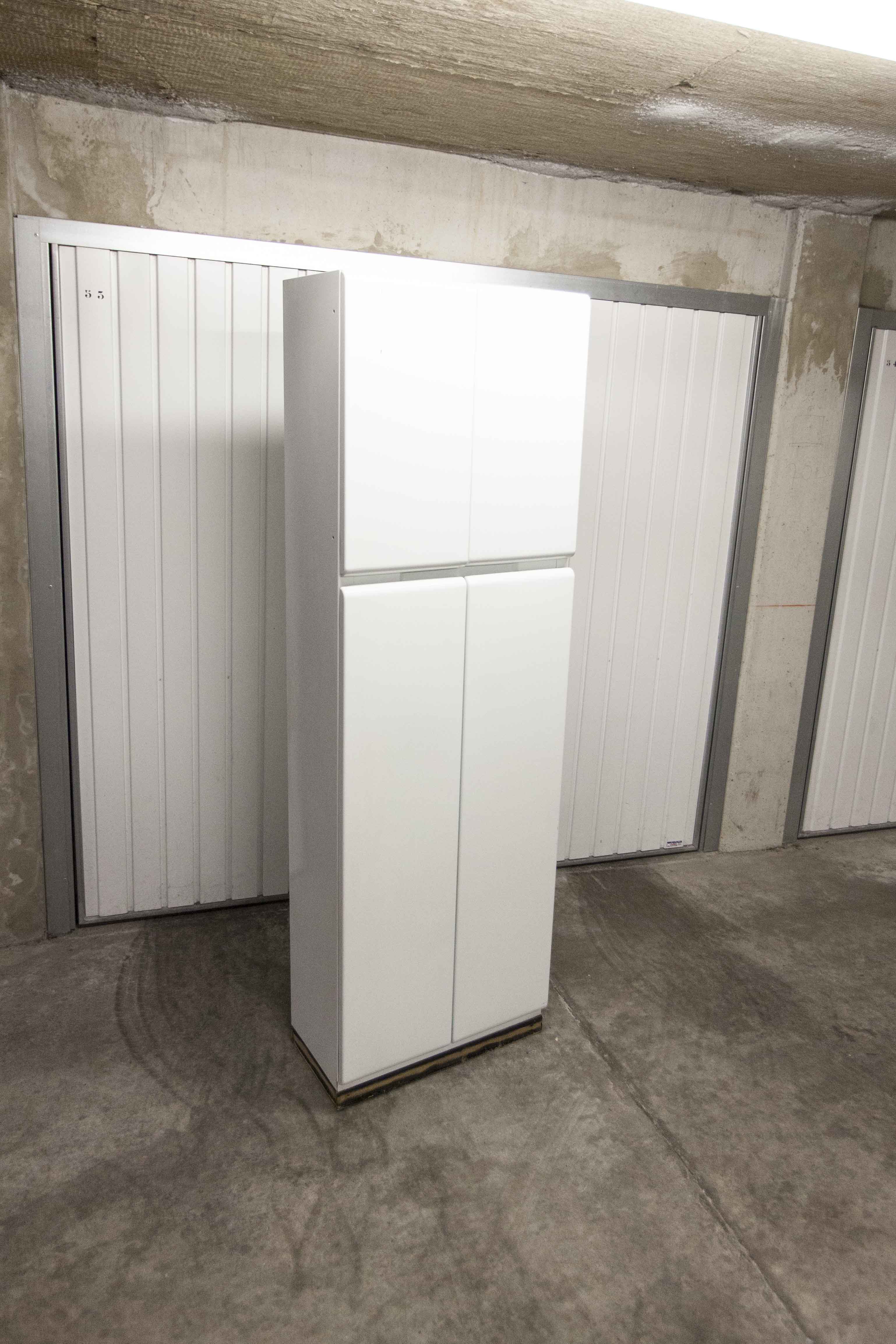Bathroom cabinet in white metal 1960