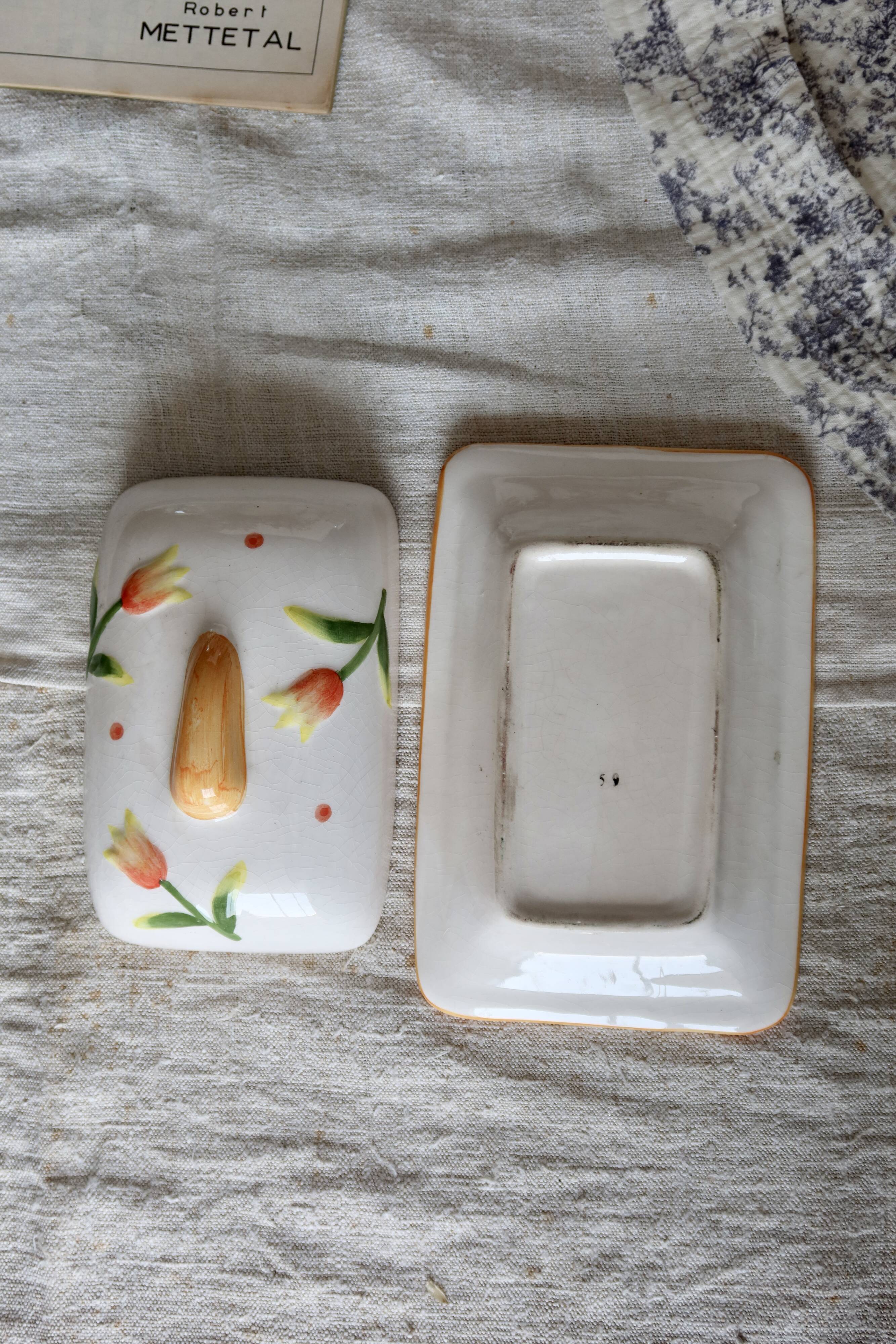 Vintage butter dish in earthenware and slip with tulip motif