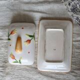 Beurrier vintage en faïence et barbotine tulipes
