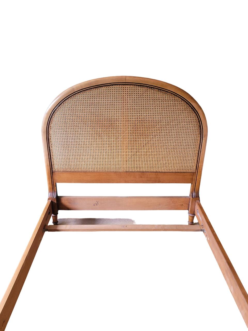 Vintage cane bed 120x190cm