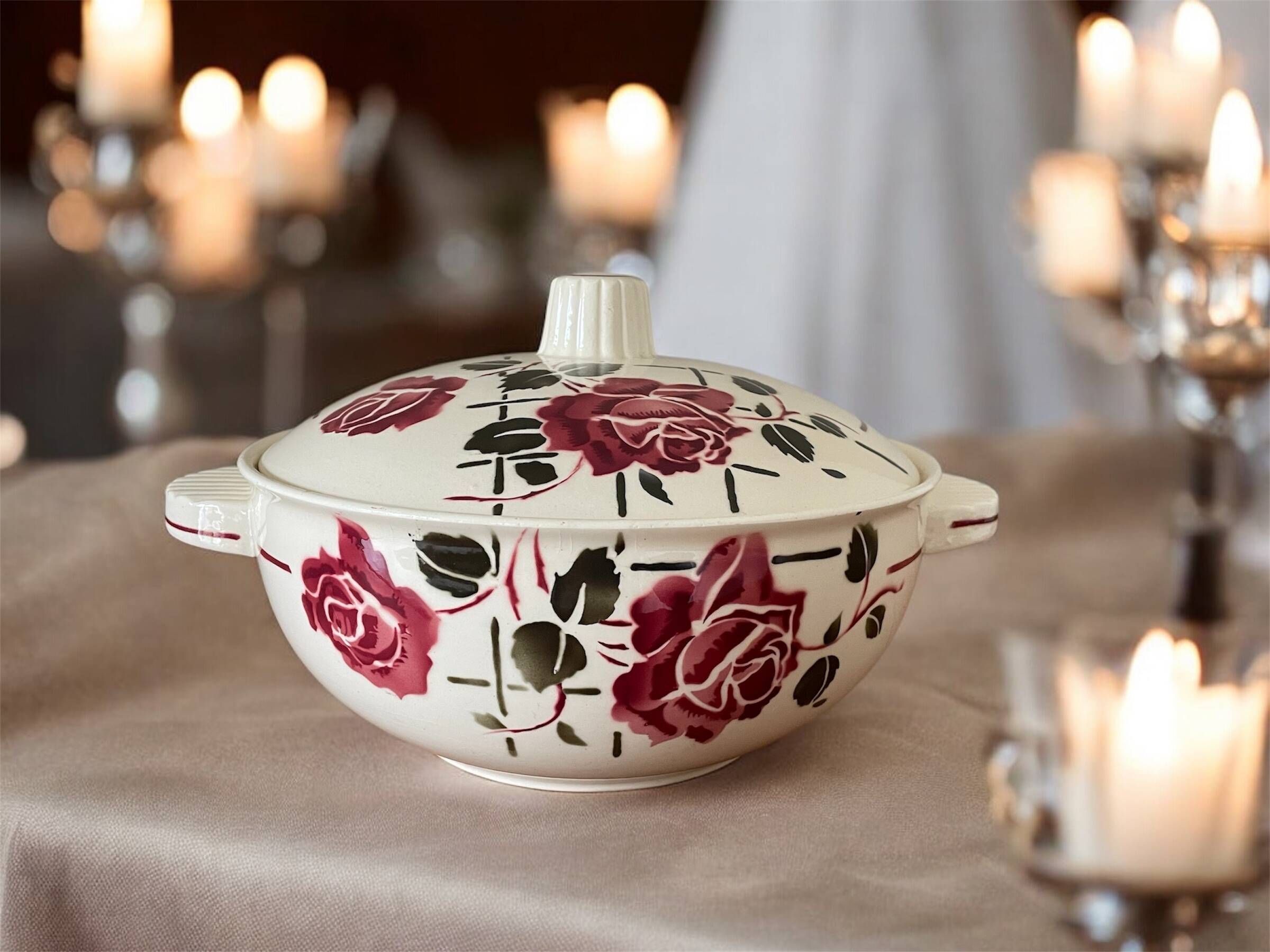 Antique soup tureen in Badonviller earthenware.