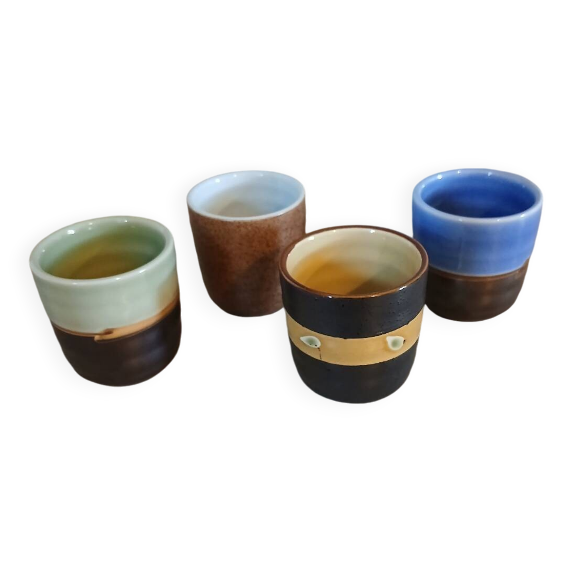 4 stoneware coffee cups