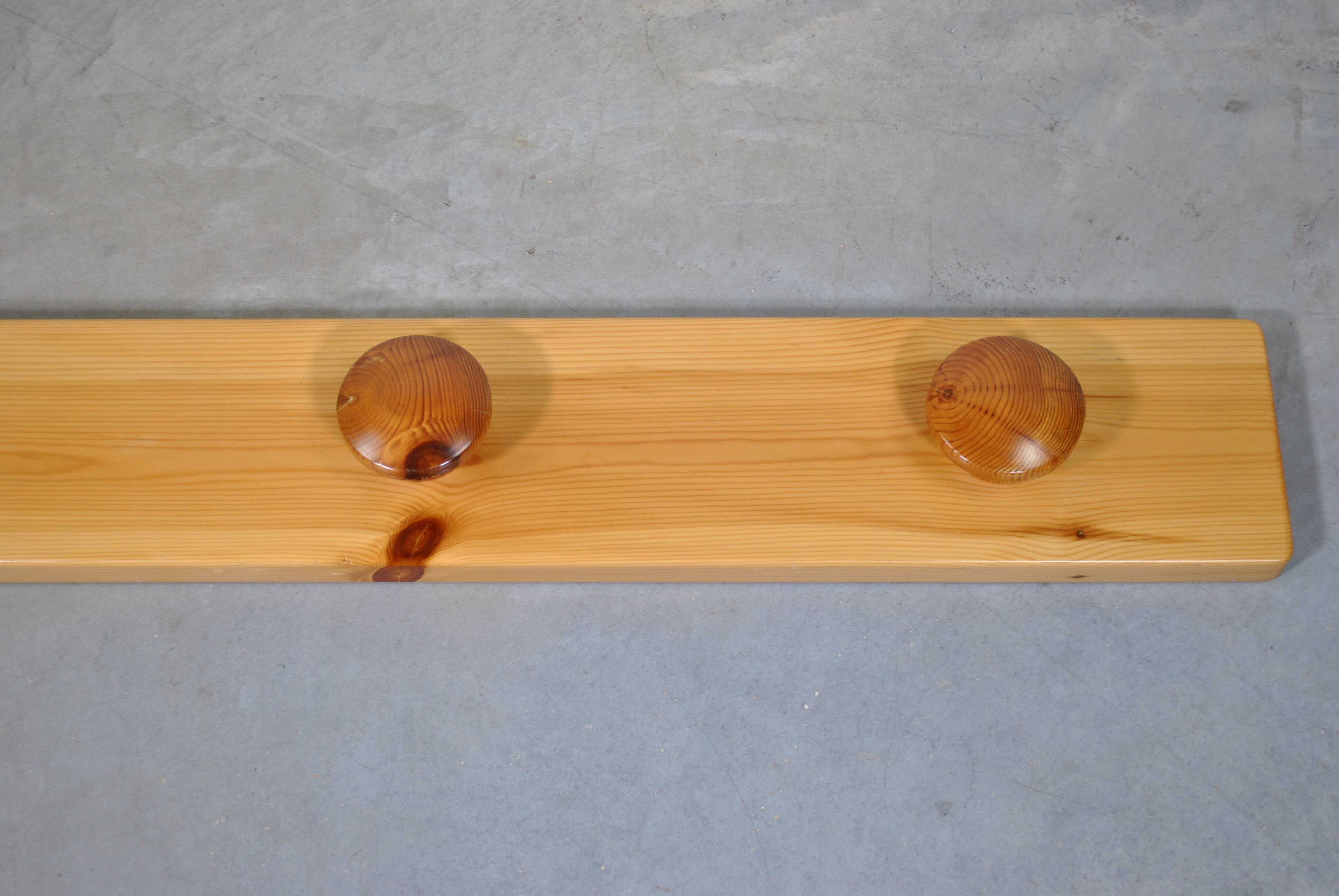 Wall coat rack in pine 1980