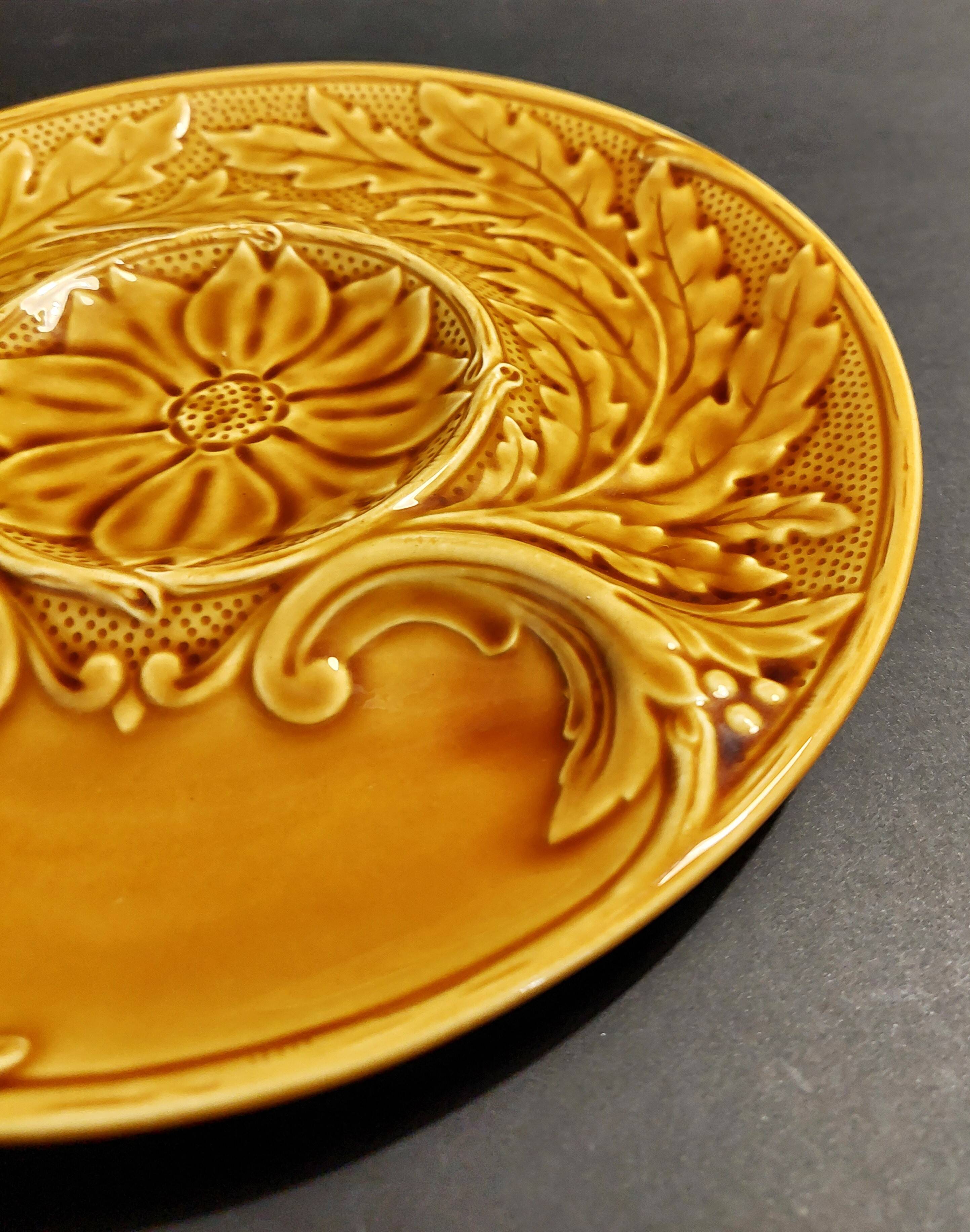 Assiette à artichaut barbotine Gien décor jaune