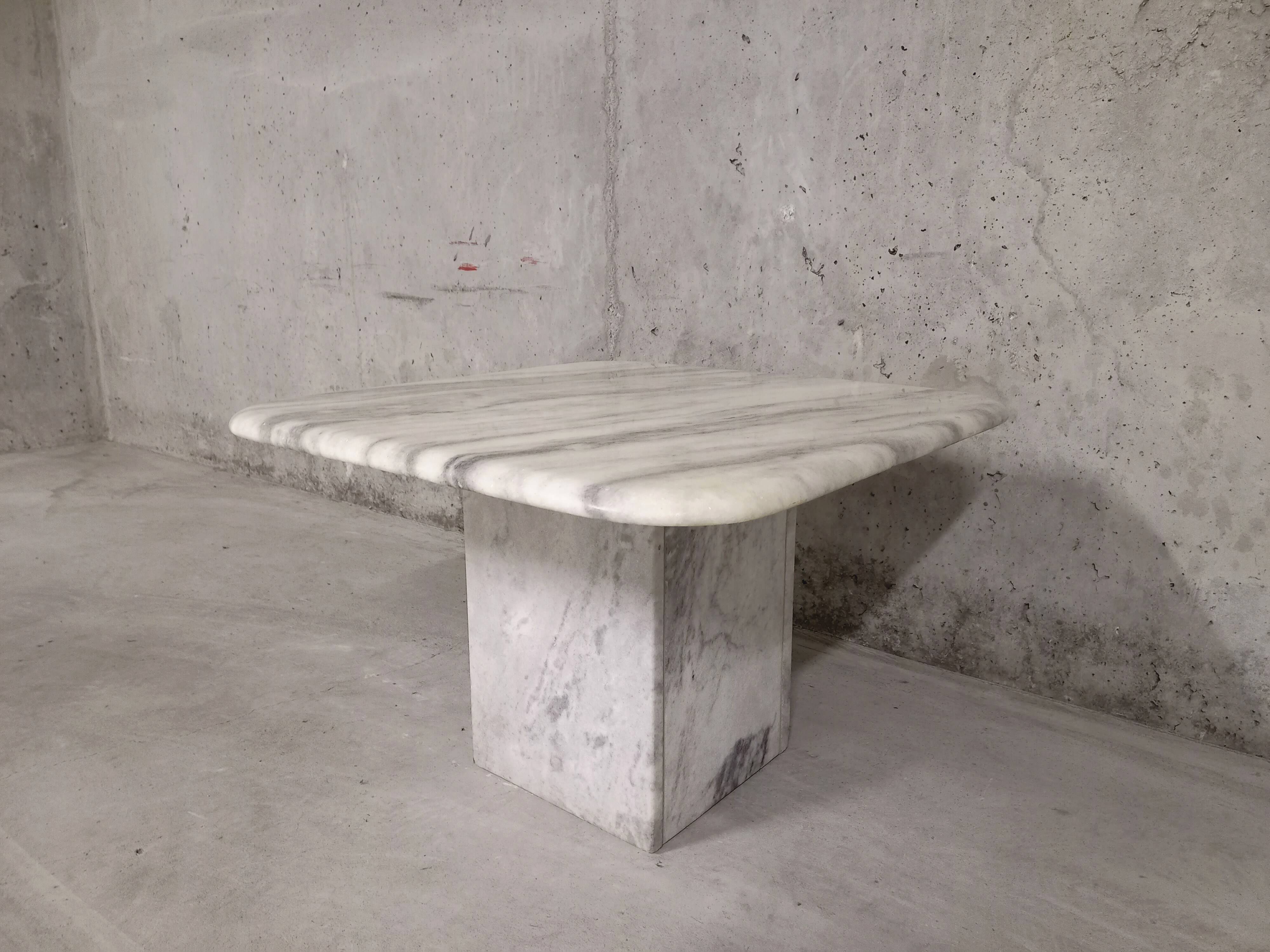 Vintage coffee table in white marble 70s