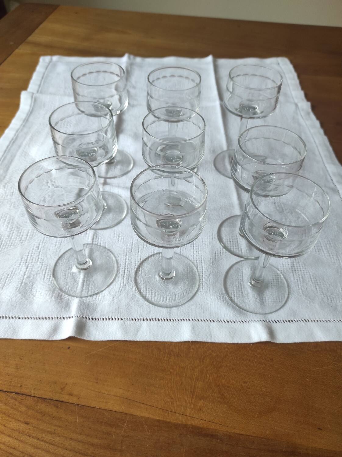Set of 9 Anjou-style white wine glasses