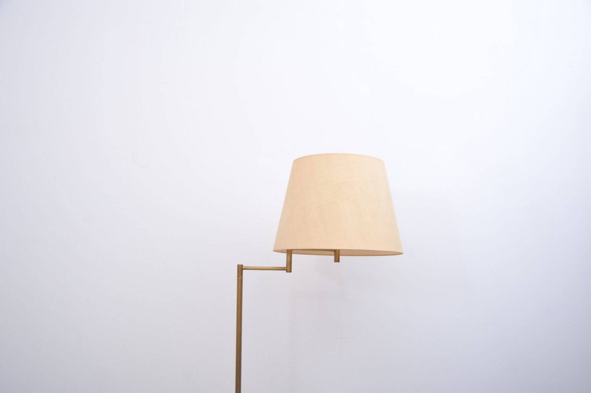 Lampe de sol en laiton vintage avec bras pivotant, années 1970