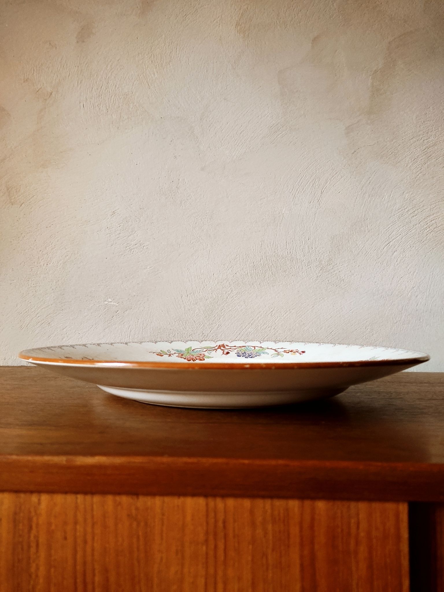 Plat rond terre de fer Minton par Sarreguemines