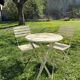 Table et 2 chaises de jardin en métal et bois beige marquées "Bistrot Paris"