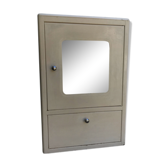 Pharmacy cabinet
