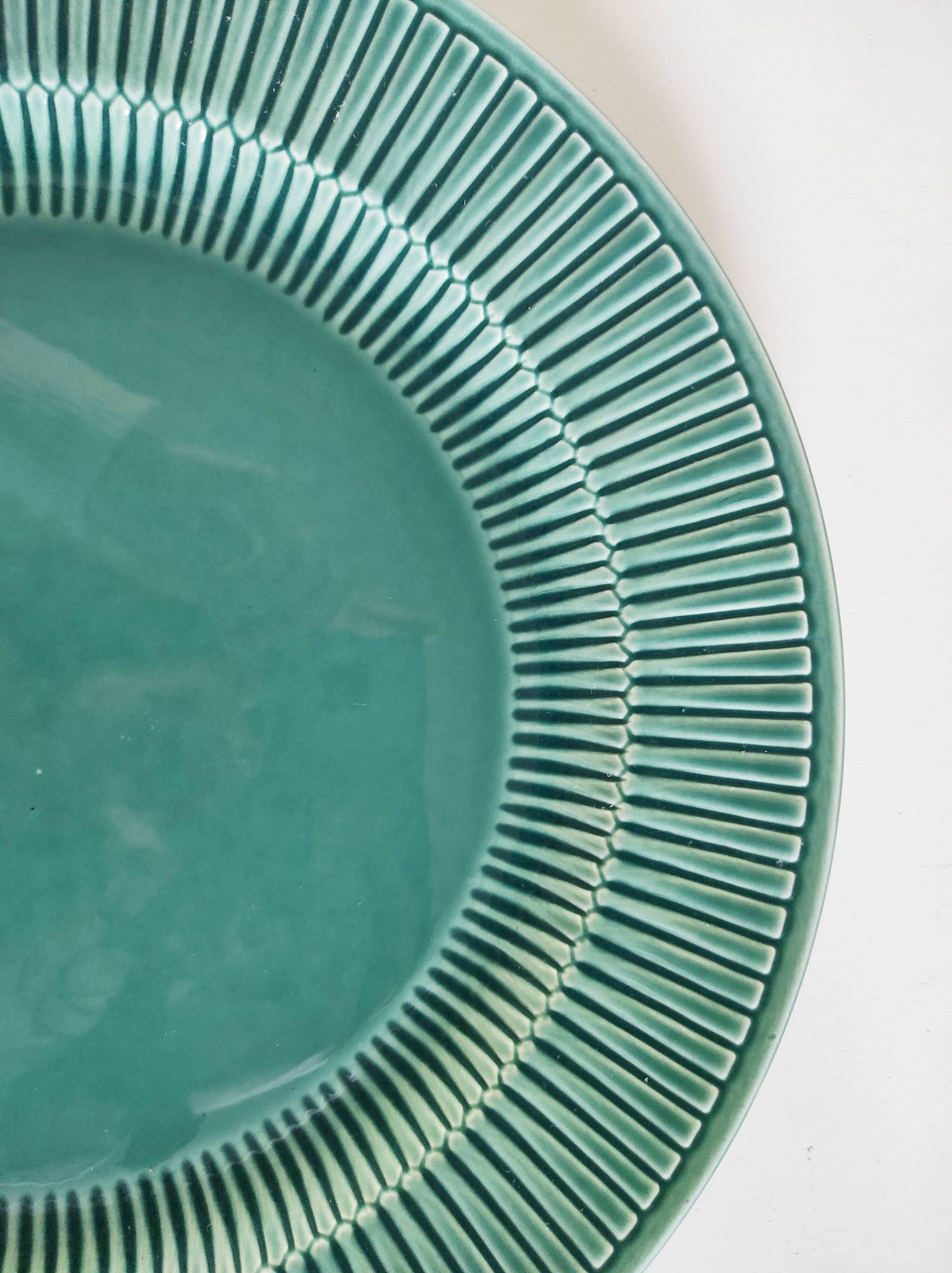 Plat en faïence Royal Boch vert 31 cm
