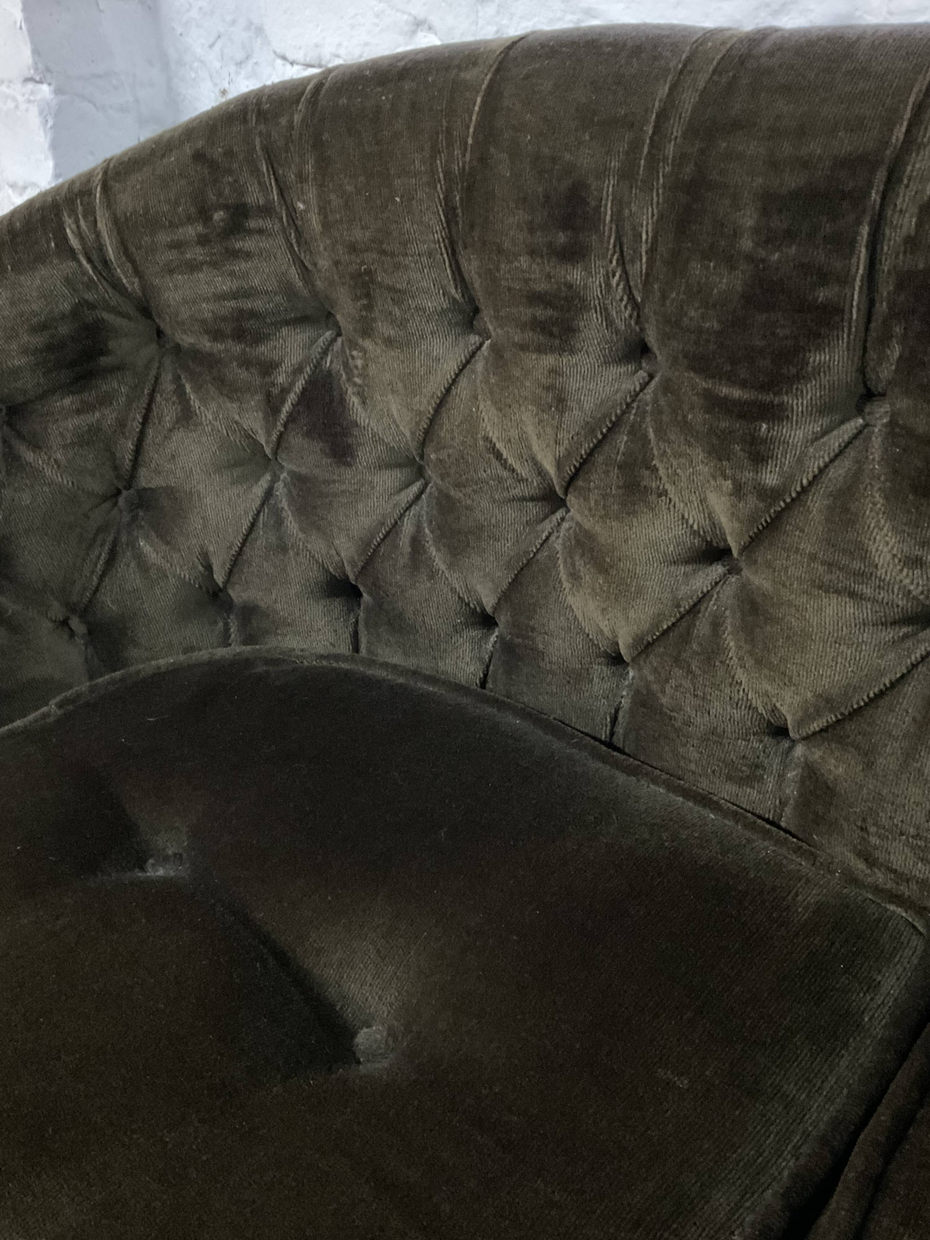 Vintage toad sofa from the 50s-60s in green velvet