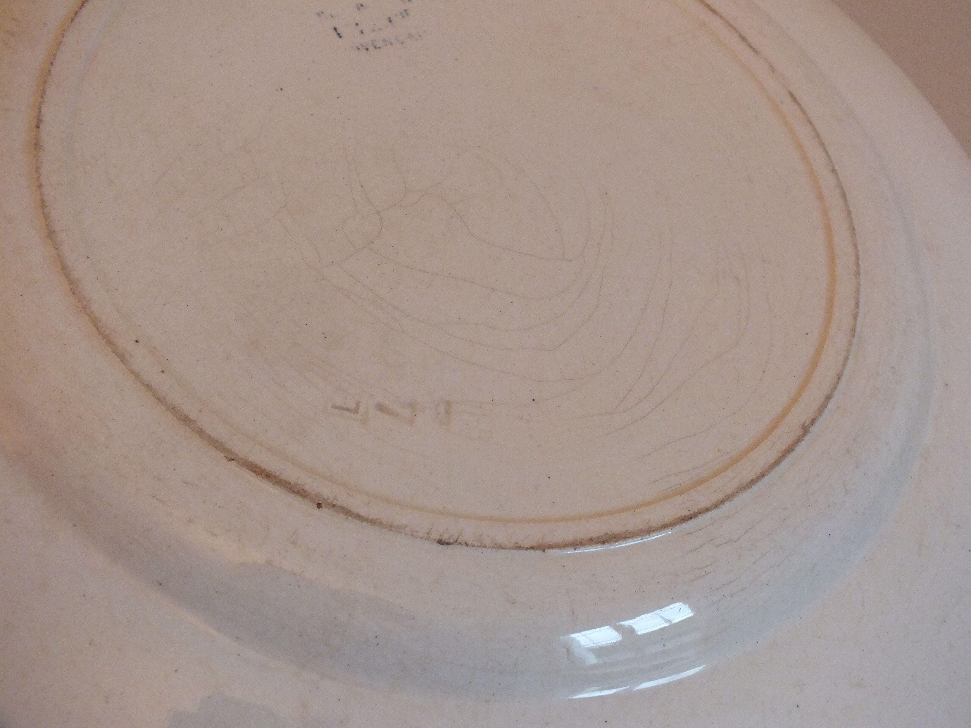 Round dish terre de fer Choisy le Roi HB service provençal