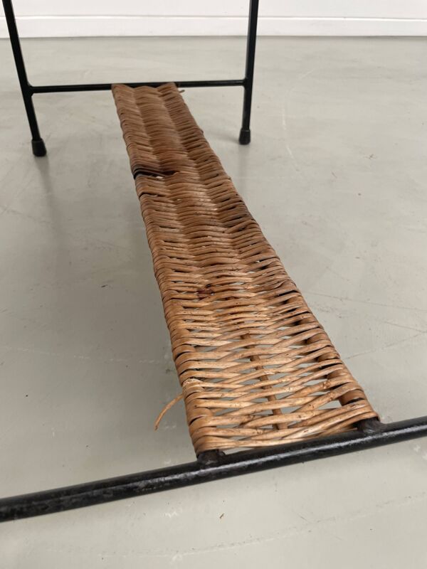 Table basse osier tressé et métal 1960