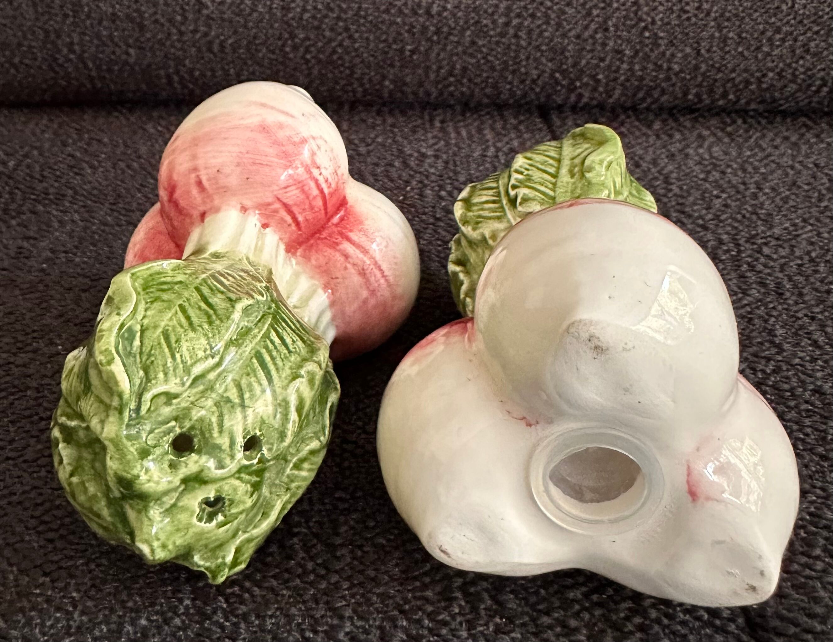 Pepper / salt shakers