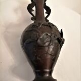Pair of Asian bronze vases. Late nineteenth, early twentieth.