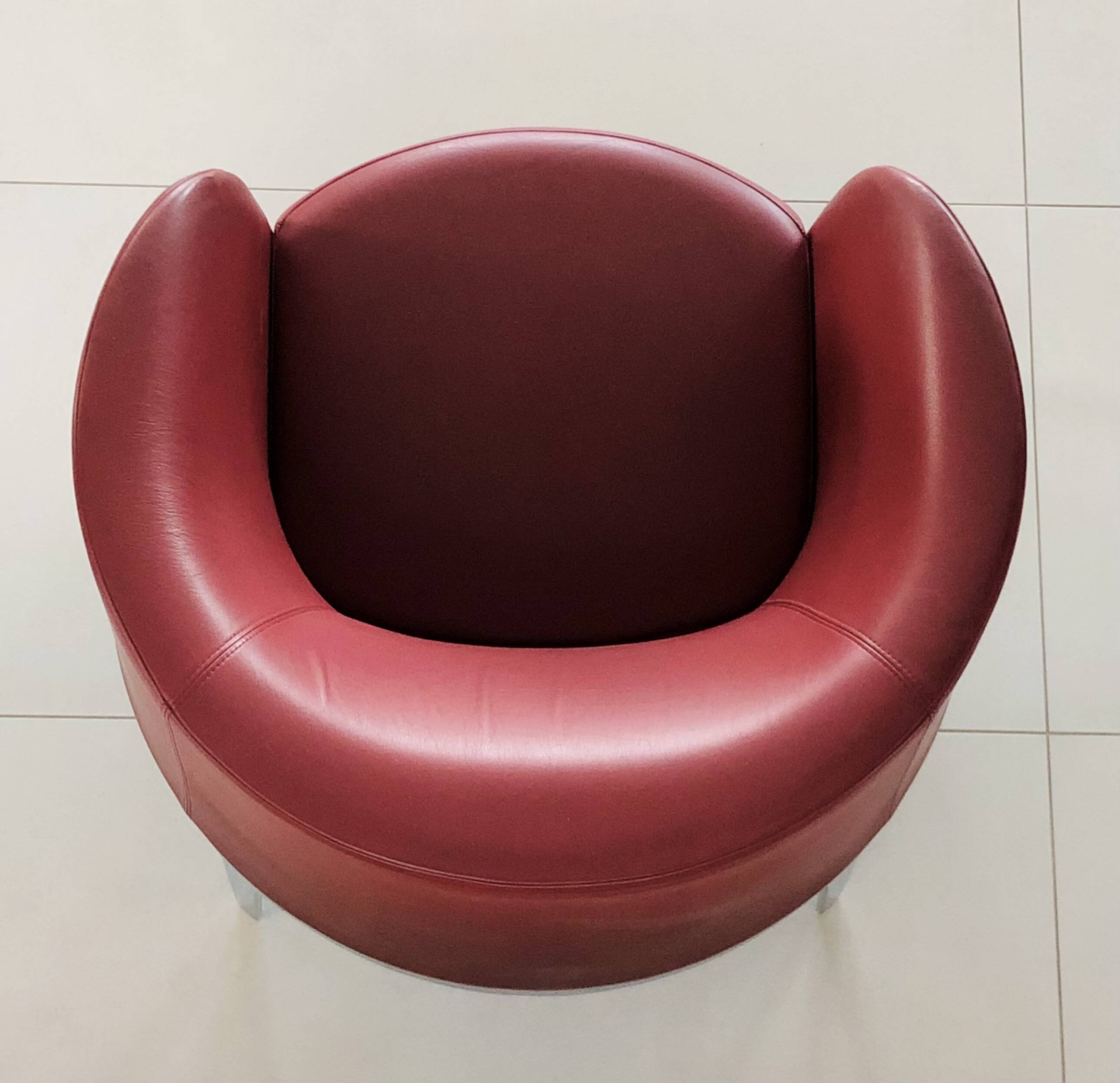 Fauteuil rotatif en cuir Bordeaux par Carl Öjerstam pour Materia, Suède post 2000