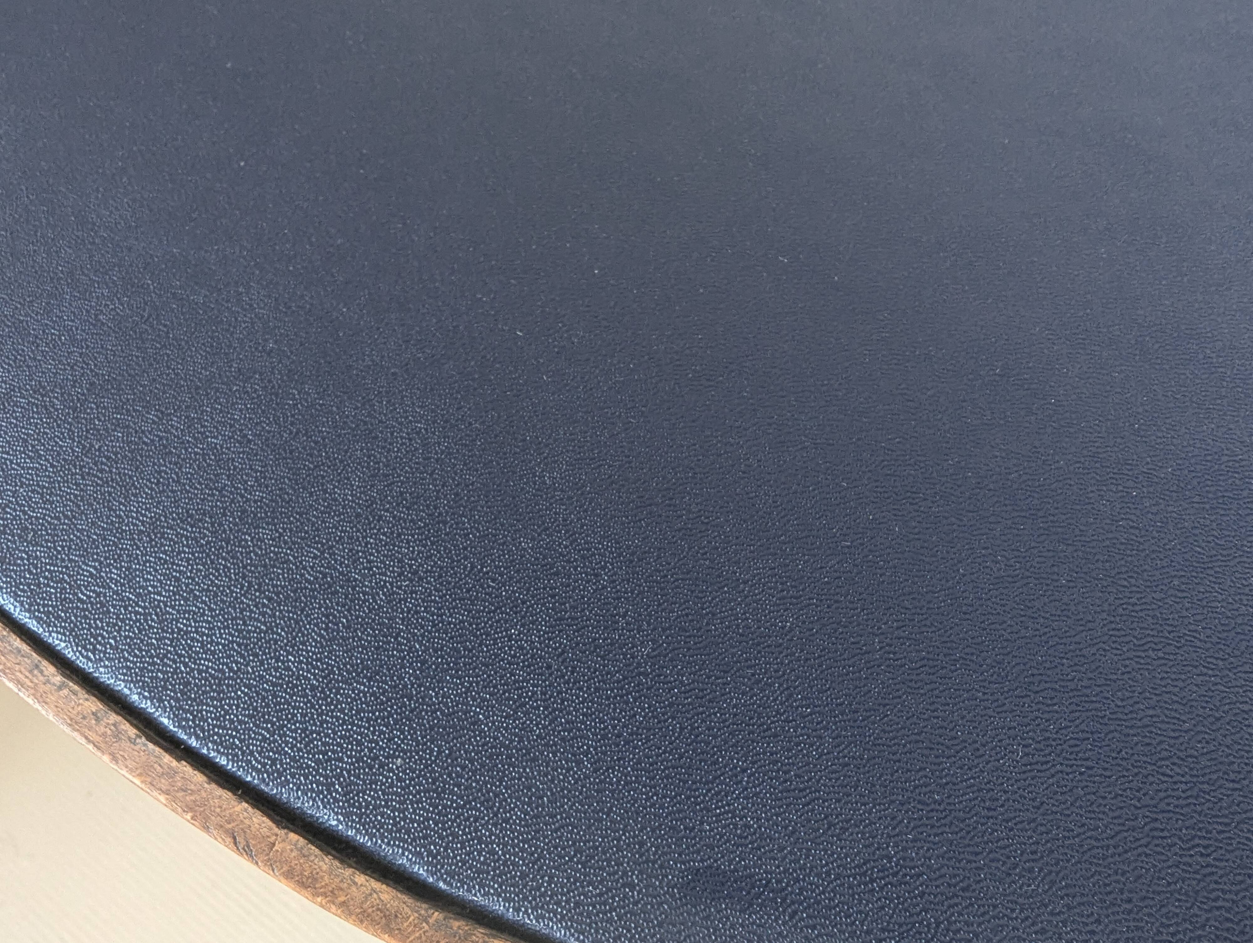 Table d'appoint ronde, pied en chêne tourné