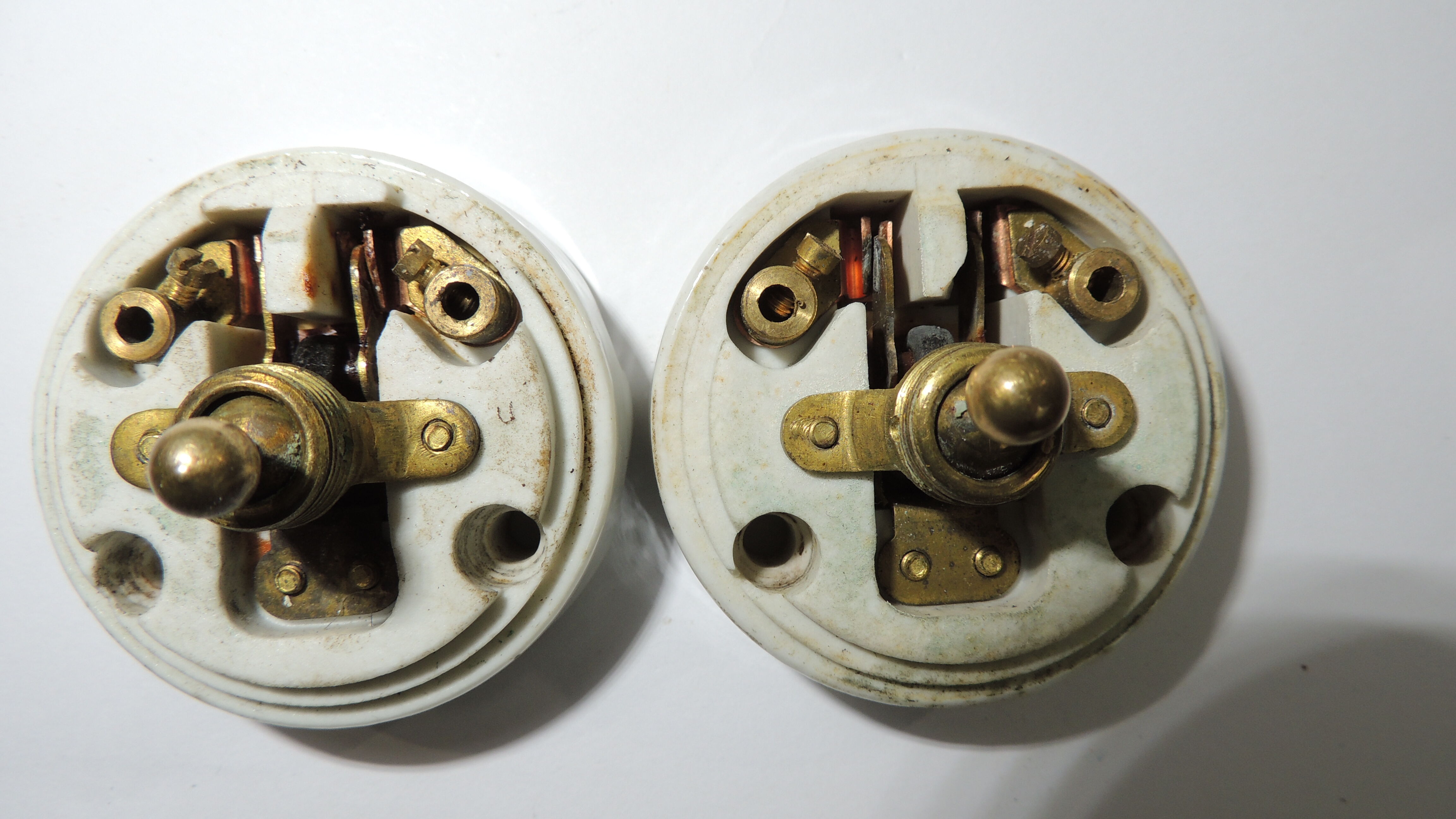 lot Porcelain and brass/vintage switch