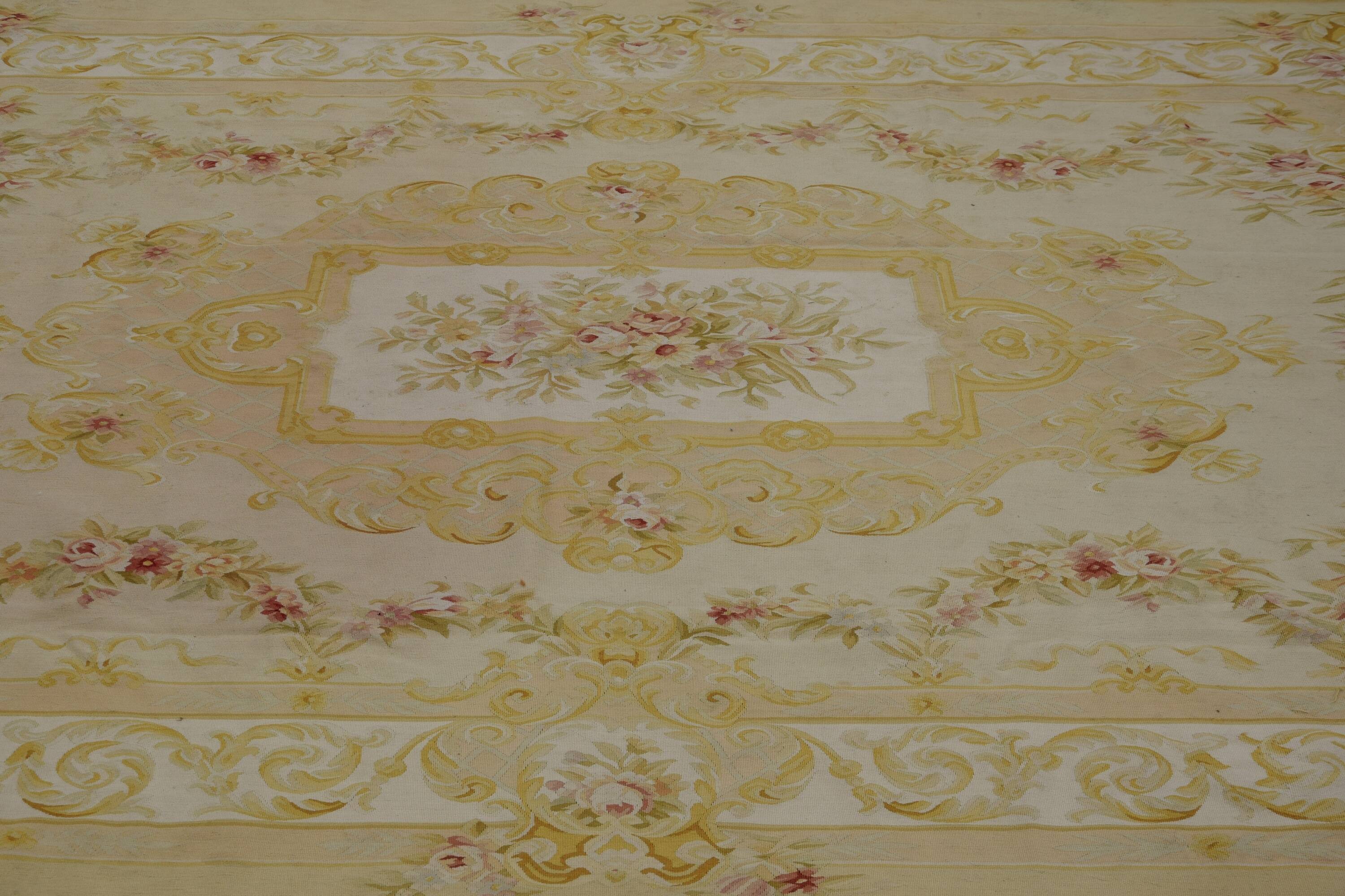 Aubusson style rug - Size: 375 x 275 cm - "Galerie Saedje"