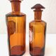 Paire de bouteilles de pharmacie vintage