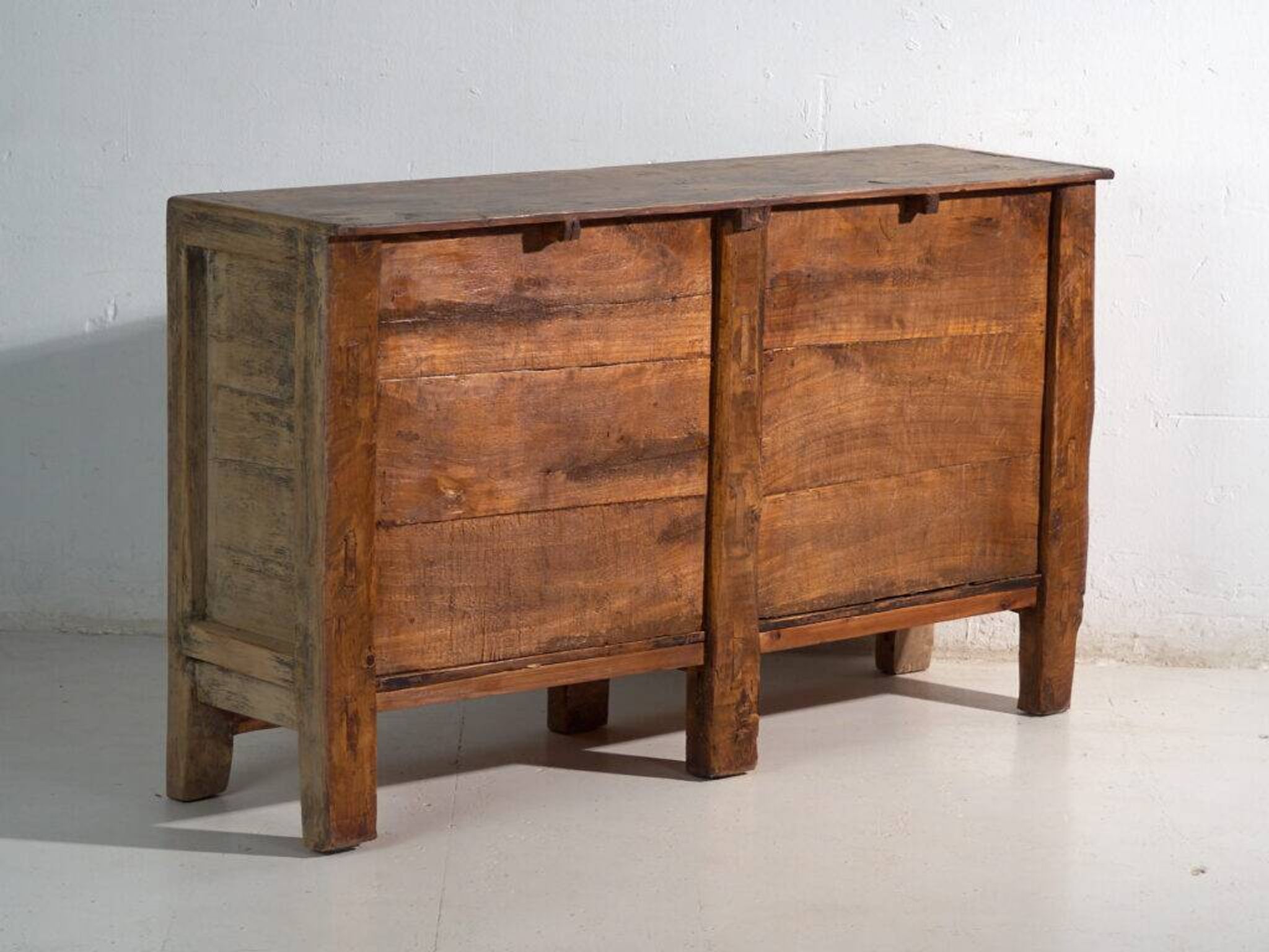 Buffet bas ancien à deux portes – Chine, vers 1930