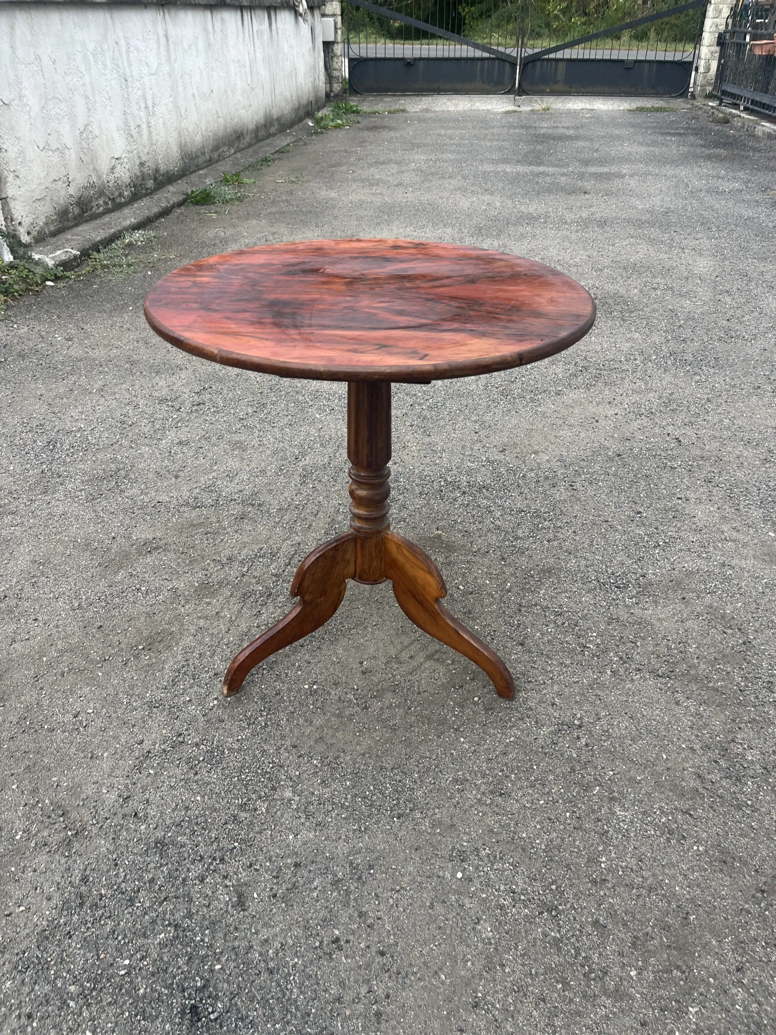 Antique round mahogany guéridon – Tripod central leg – 19th century