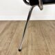 Fauteuil vinyle noir design années 50 dans le goût de Wim Rietveld