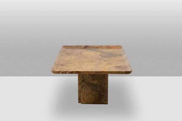 Table basse rectangulaire en marbre Sarrancolin. Travail contemporain