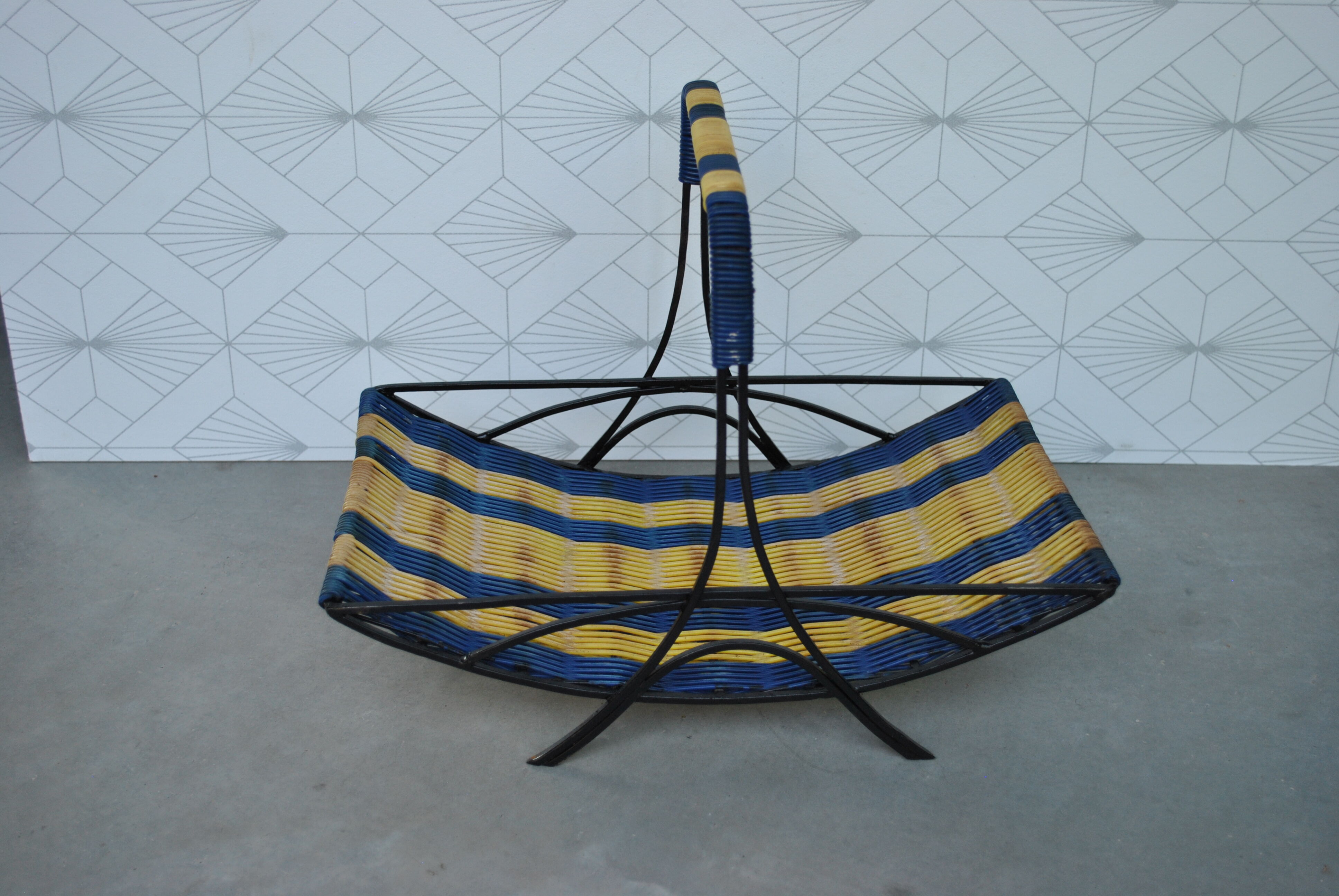 Scoubidou fruit basket 1960