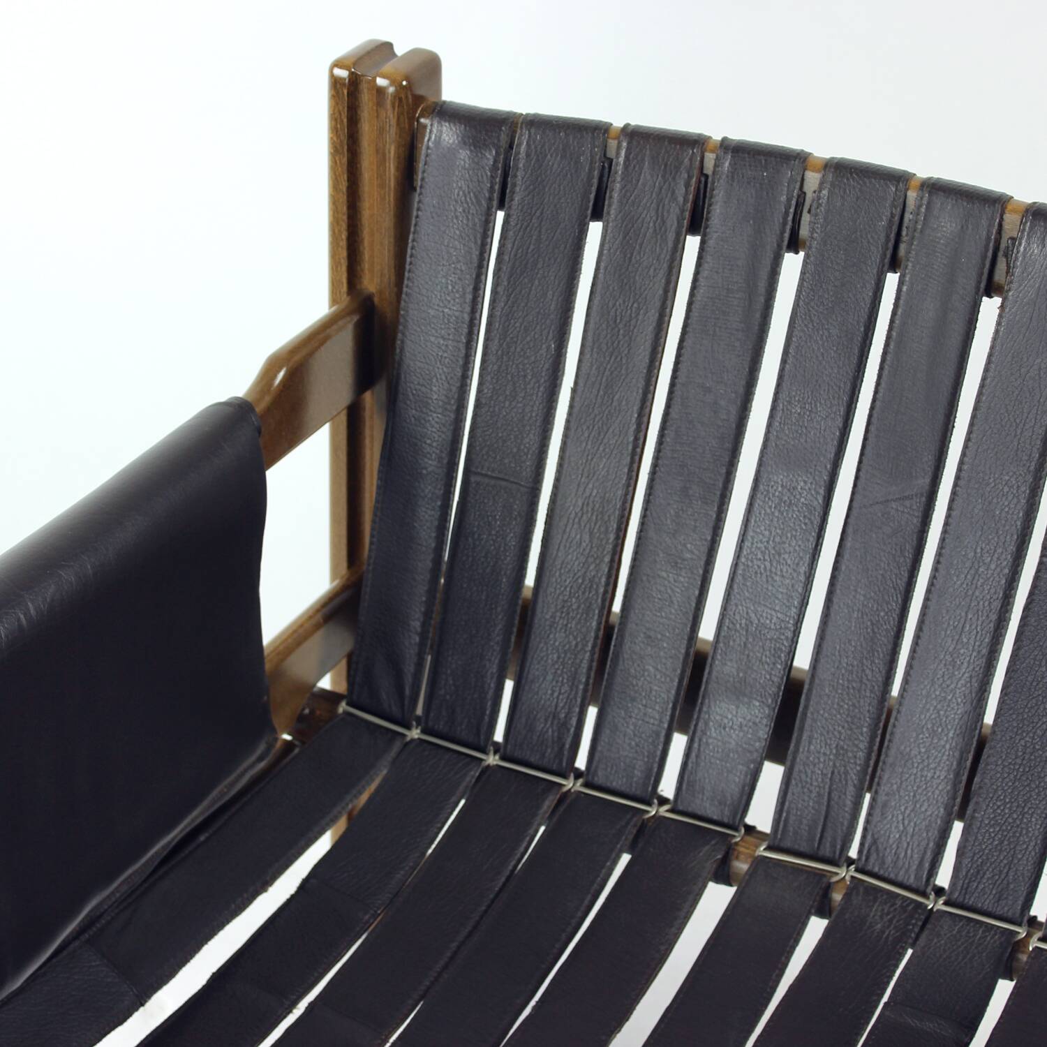 Lot de 2 chaises longues en cuir marron et noyer par Ton, Tchécoslovaquie
