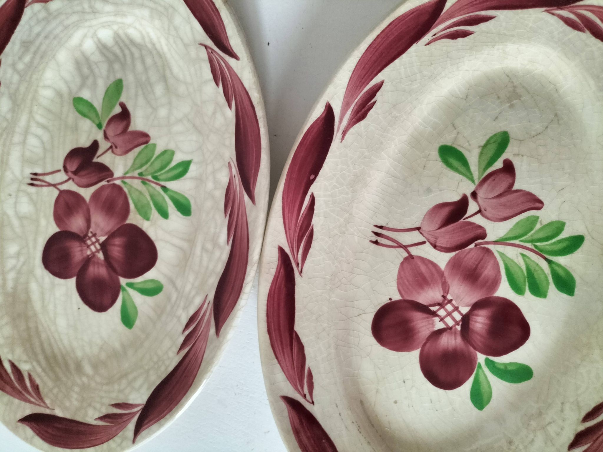 Pair of Gien dishes model Barbizon, hand-painted floral decoration, 1930s-40s.