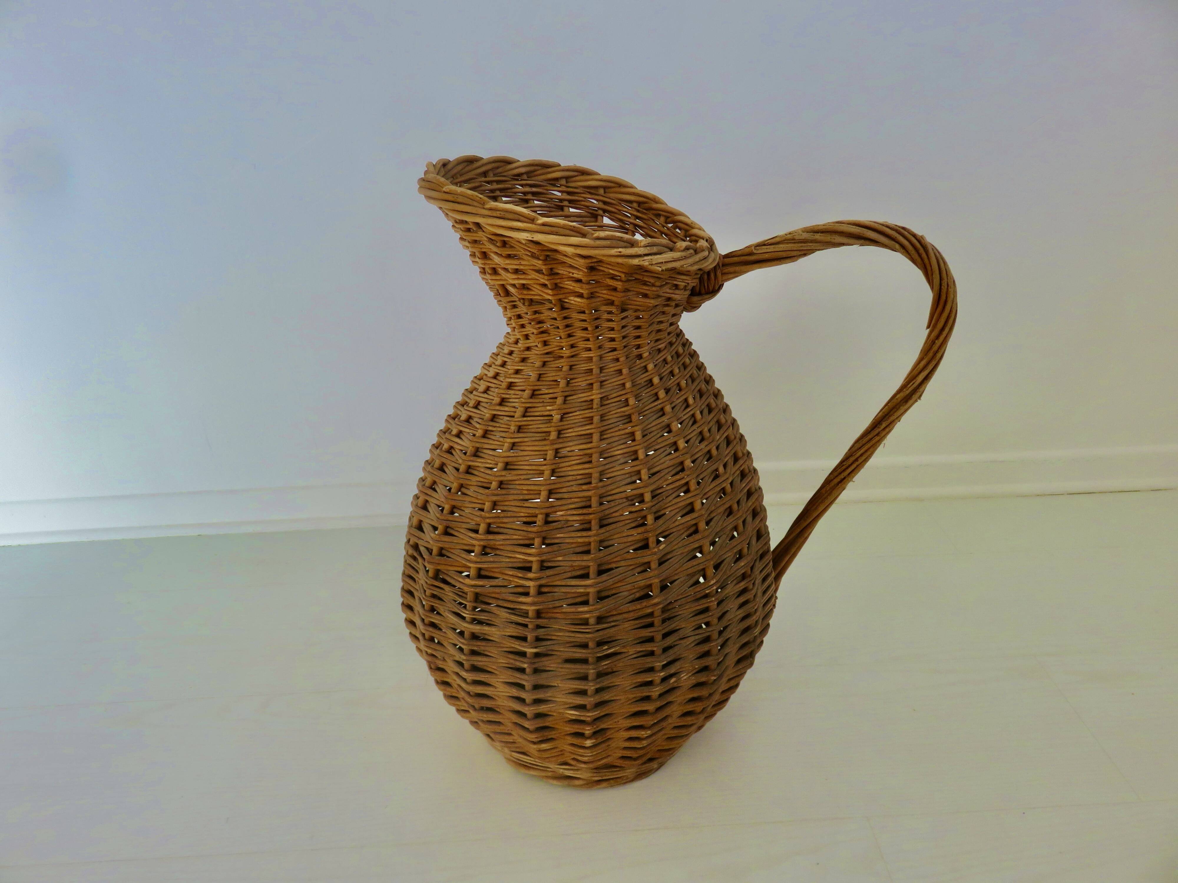 Imposant vase "pichet" en rotin, sud de la France, French Riviera, 1970