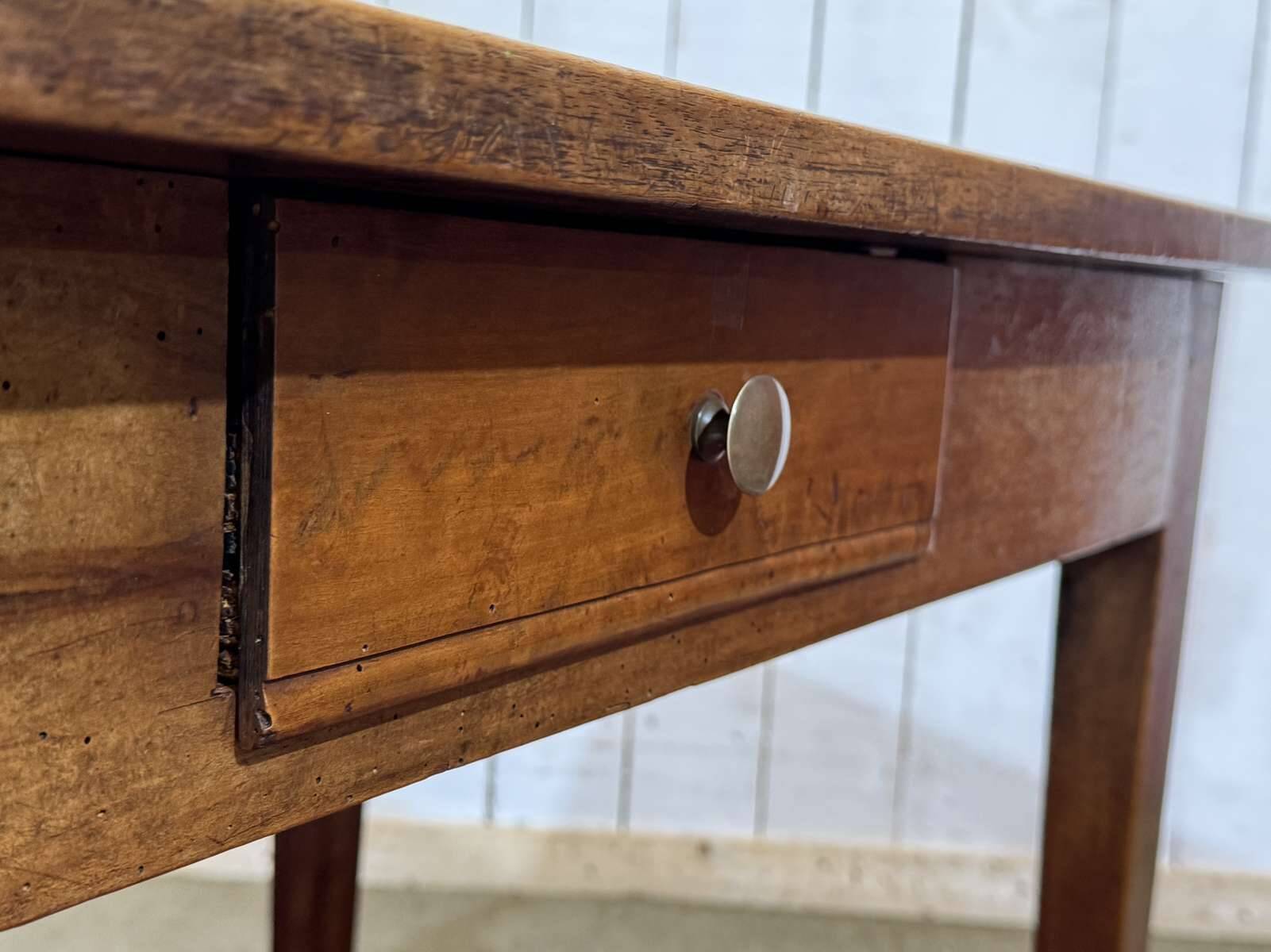 Table bureau en noyer XIXème