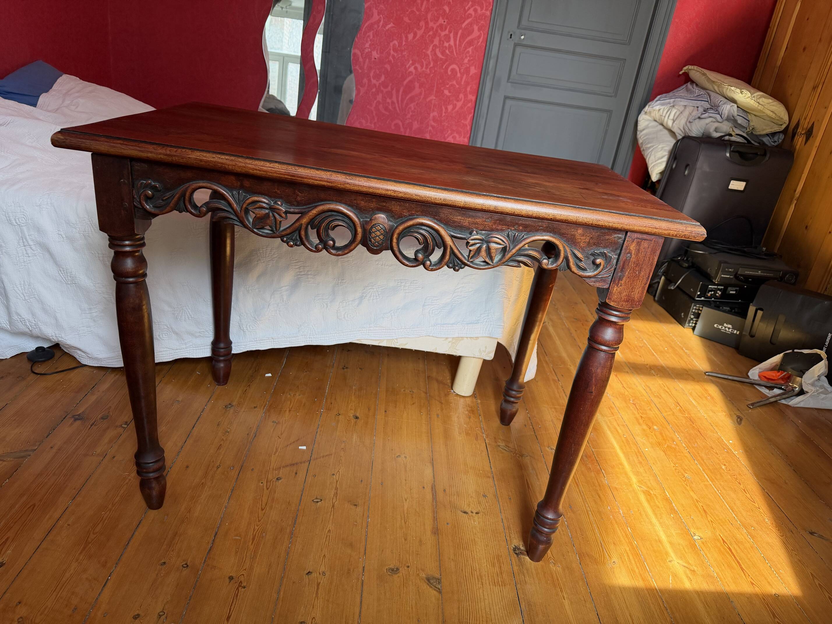 Belle Époque Desk — Carved openwork mahogany, baluster legs