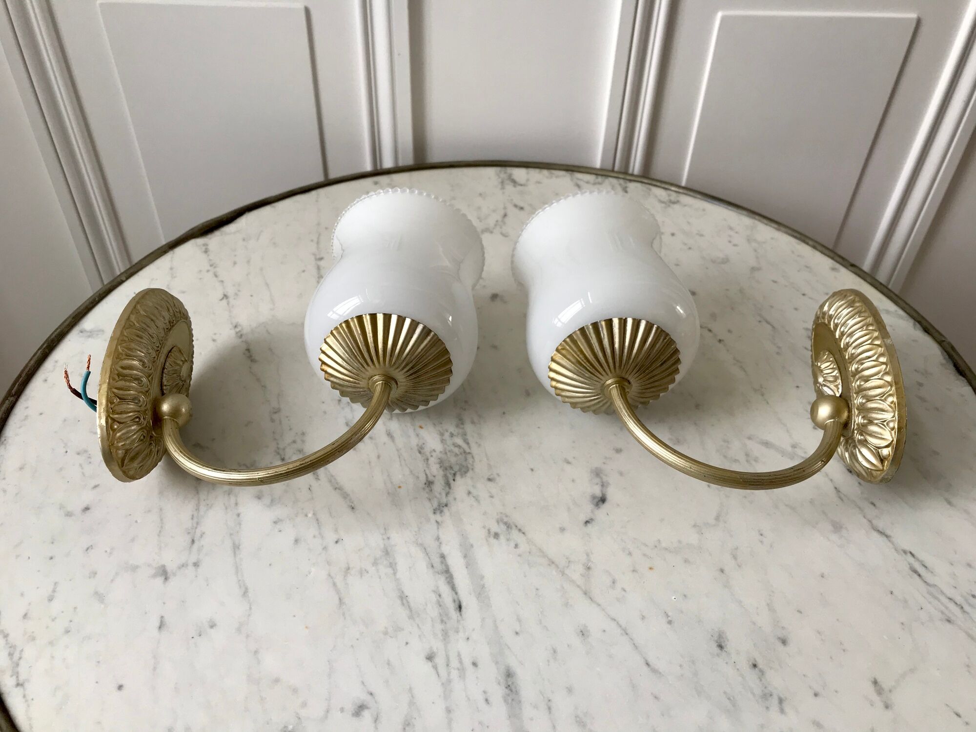 Duo of sconces in serrated opaline and golden steel 50s