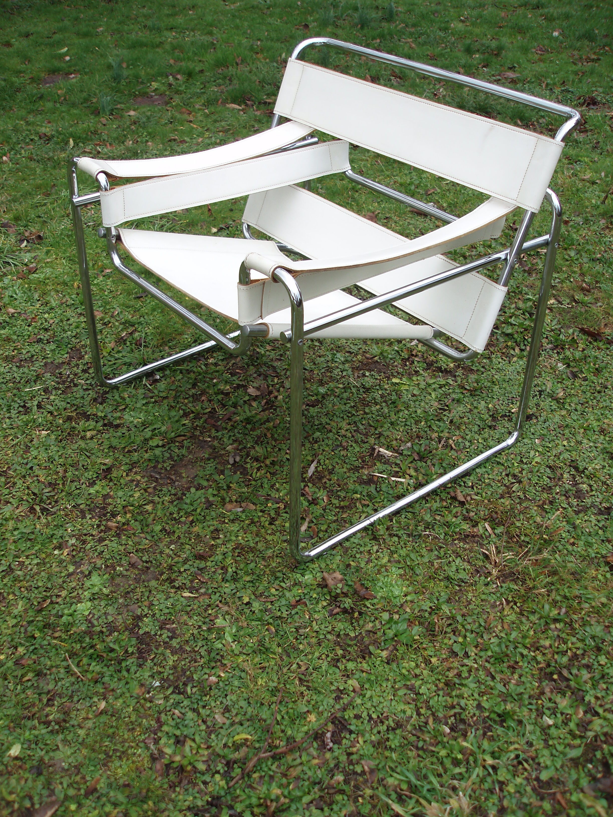 Marcel Breuer's Wassily B 3 armchairs pair in white and chrome leather