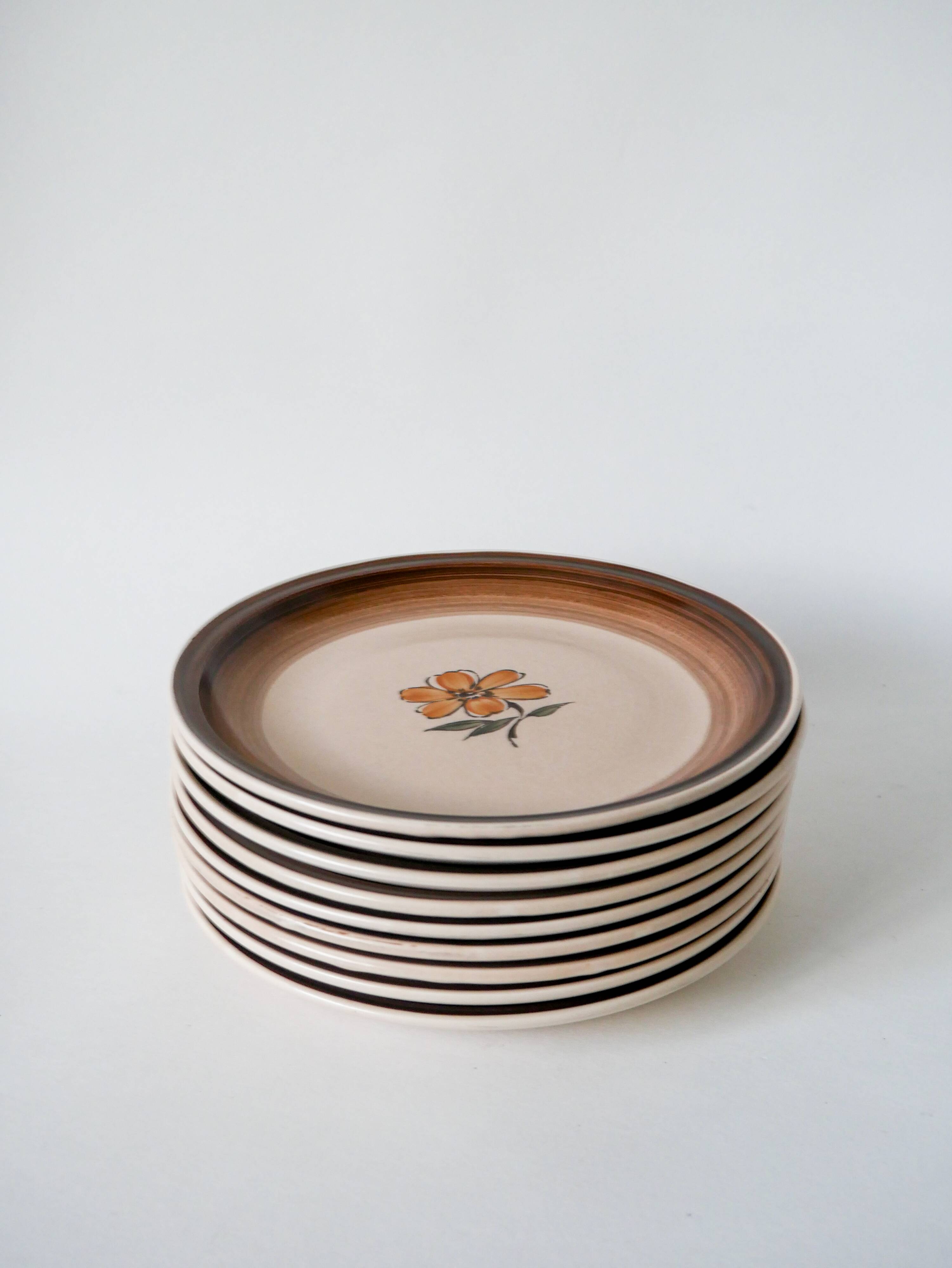 Set of 9 flat plates in Gien stoneware with flowers 1970