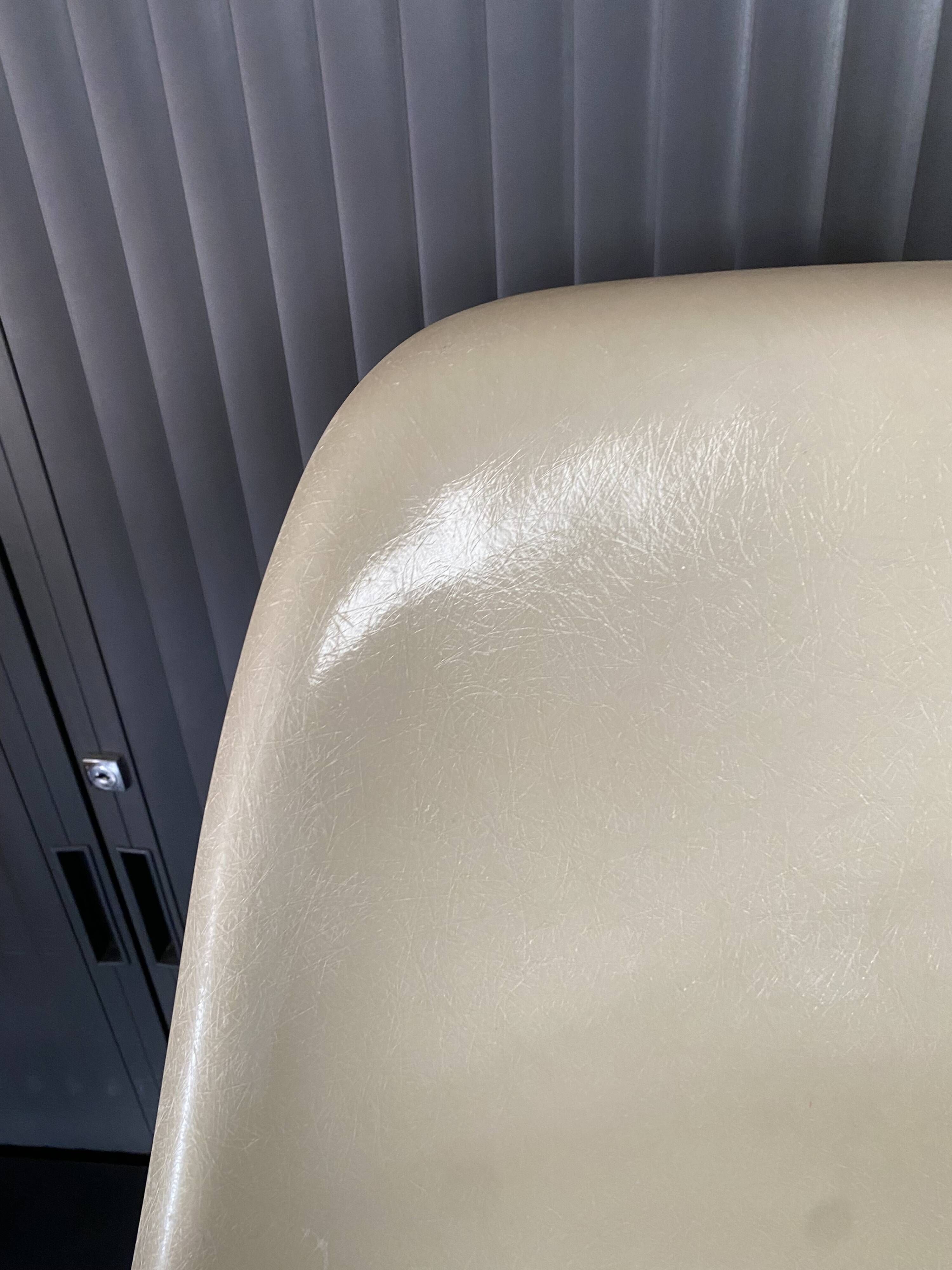 Eames lounge chair white fibre parchment base cat’s cradle Herman Miller