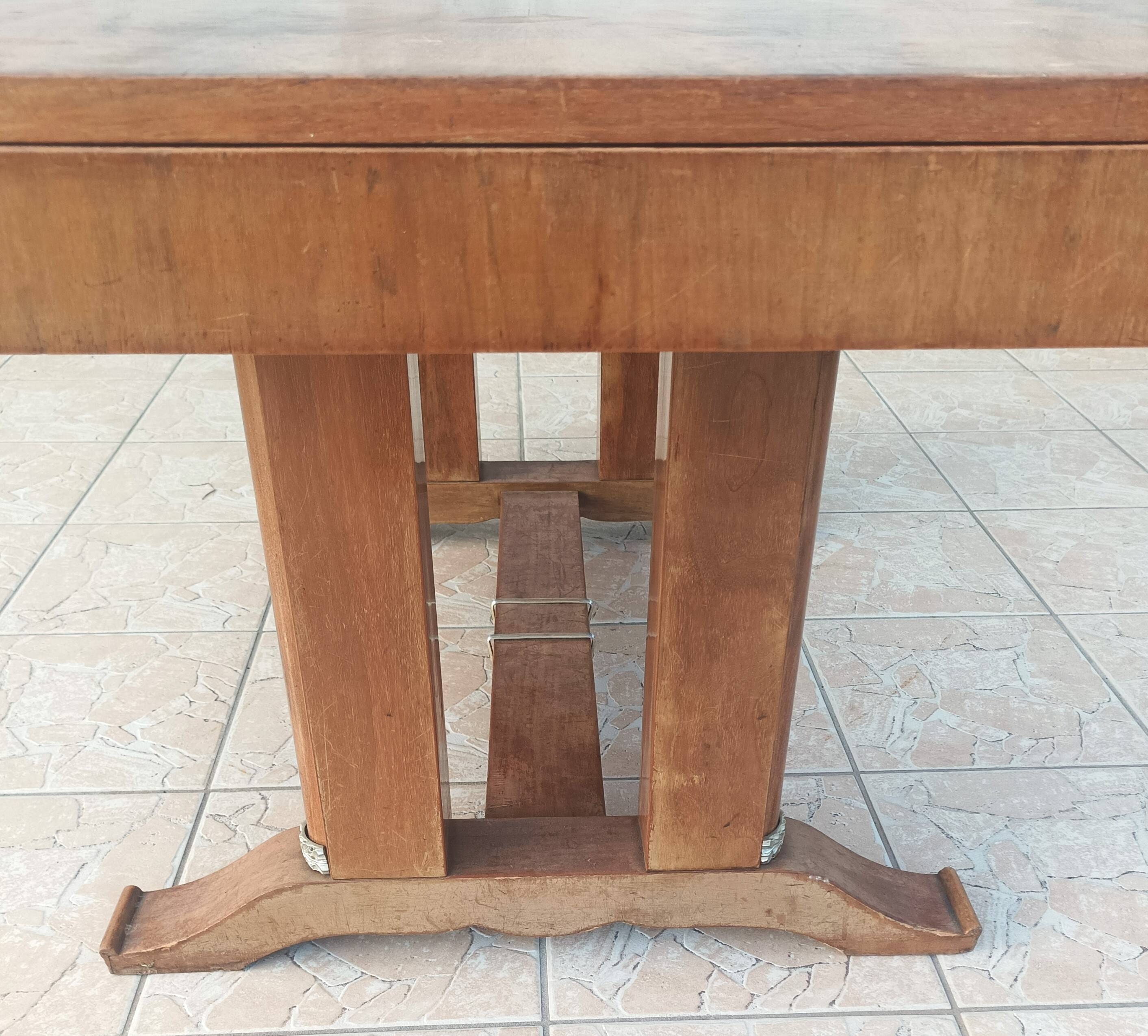 Art Deco table in burr walnut